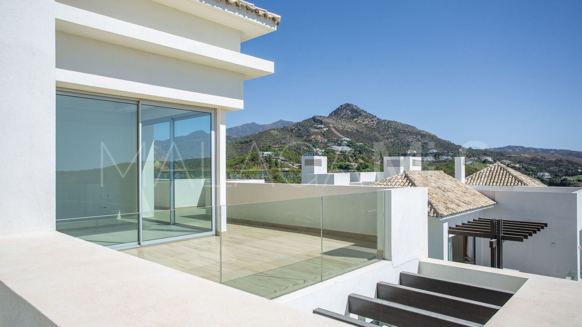 For sale penthouse in Marbella Club Hills with 3 bedrooms