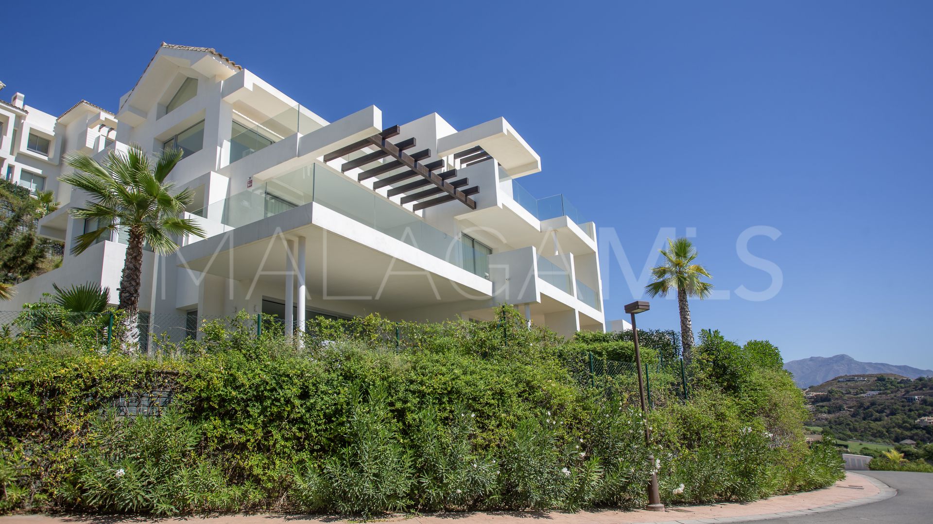 For sale penthouse in Marbella Club Hills with 3 bedrooms