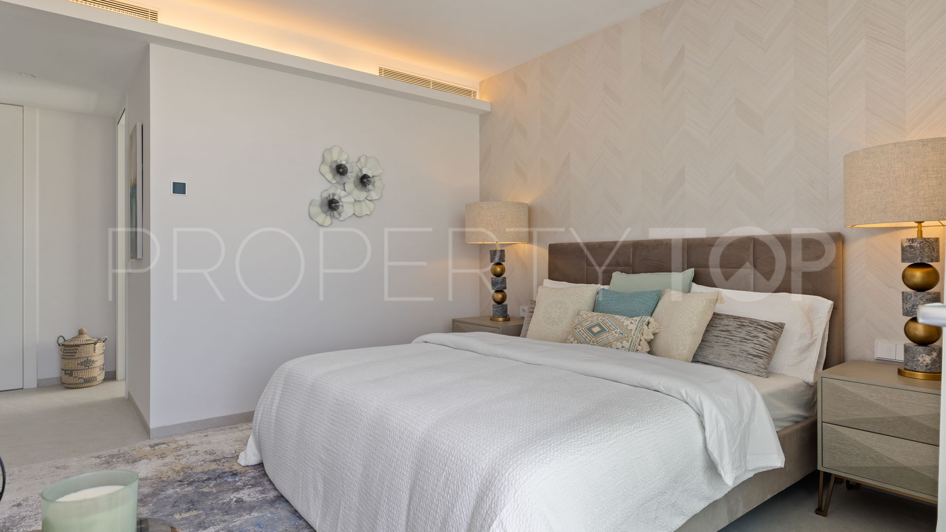 For sale Real de La Quinta apartment with 4 bedrooms