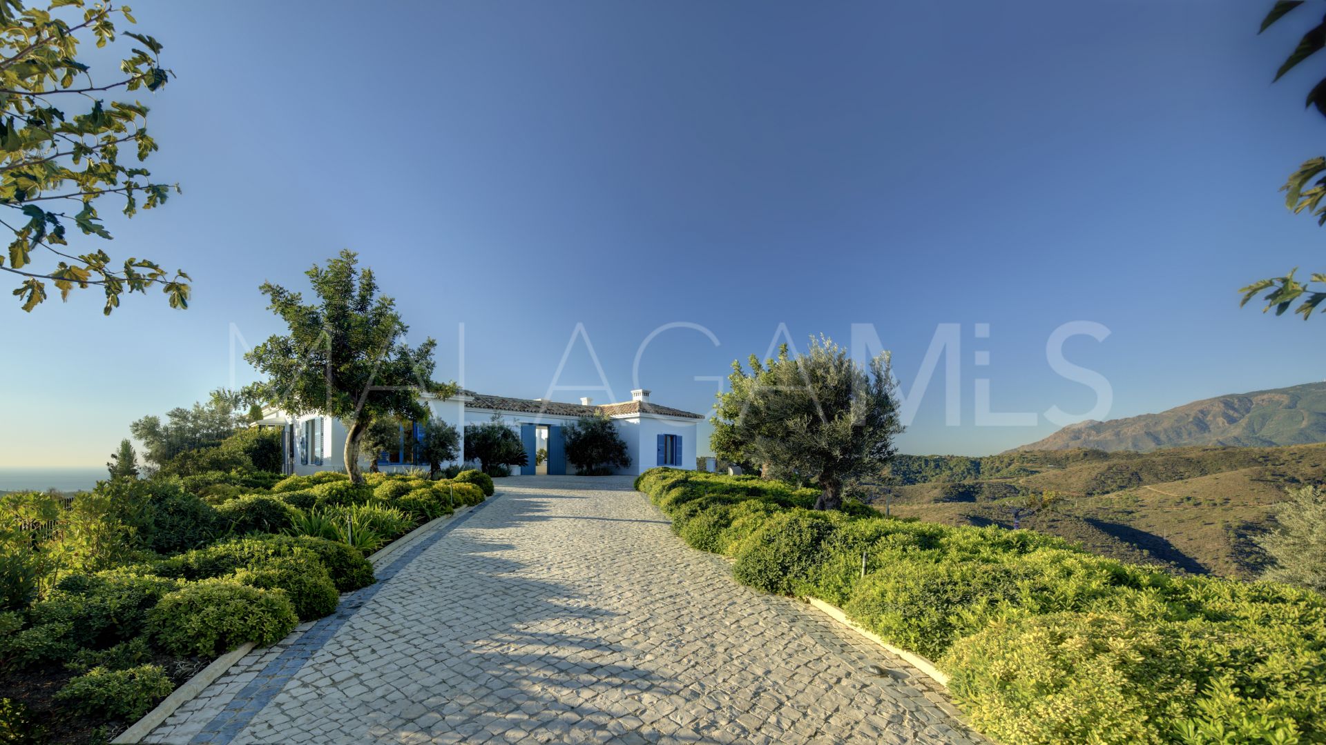 Monte Mayor 5 bedrooms villa for sale