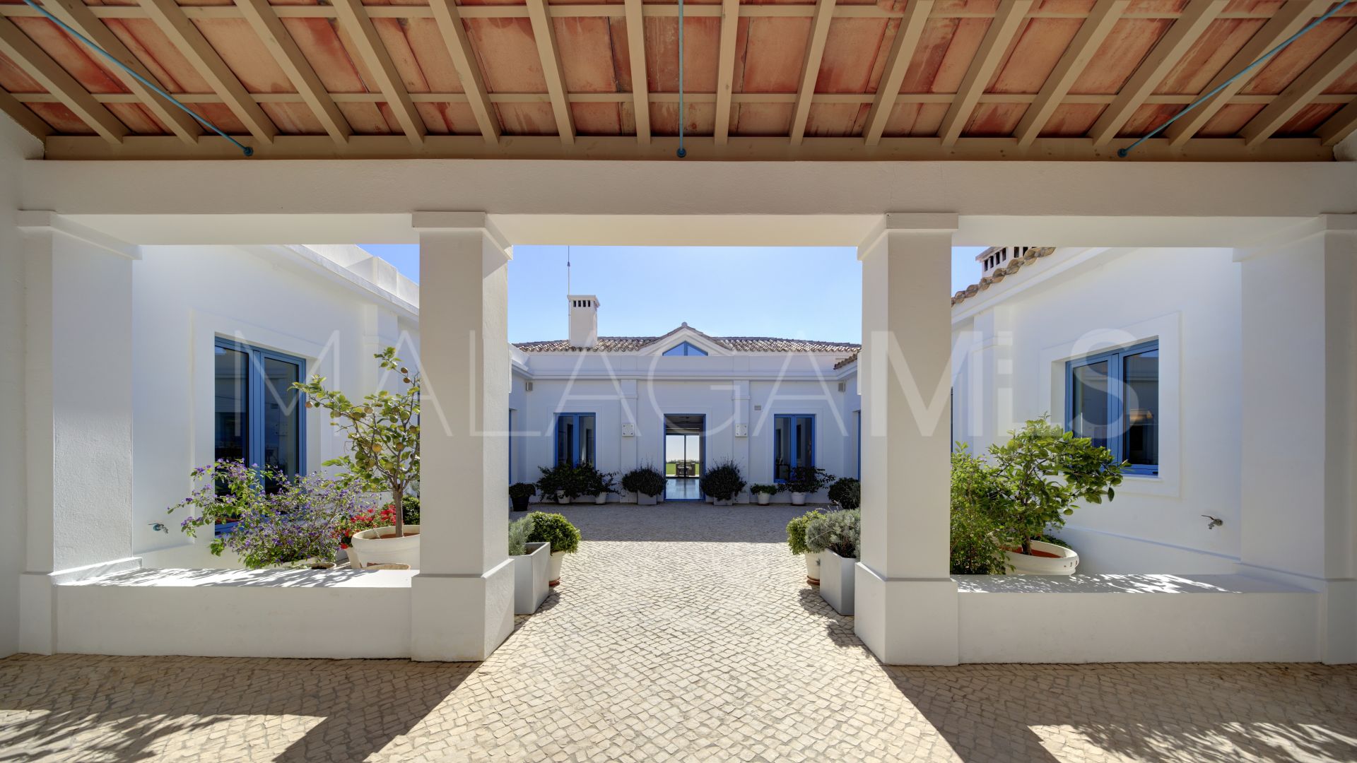 Monte Mayor 5 bedrooms villa for sale