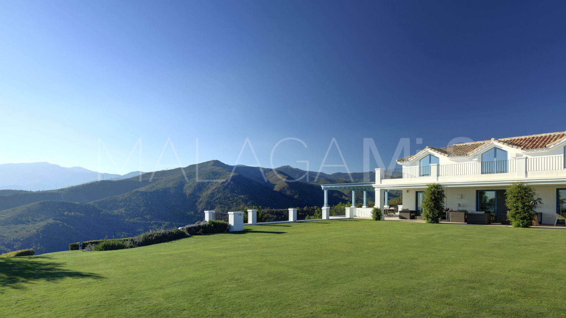 Monte Mayor 5 bedrooms villa for sale