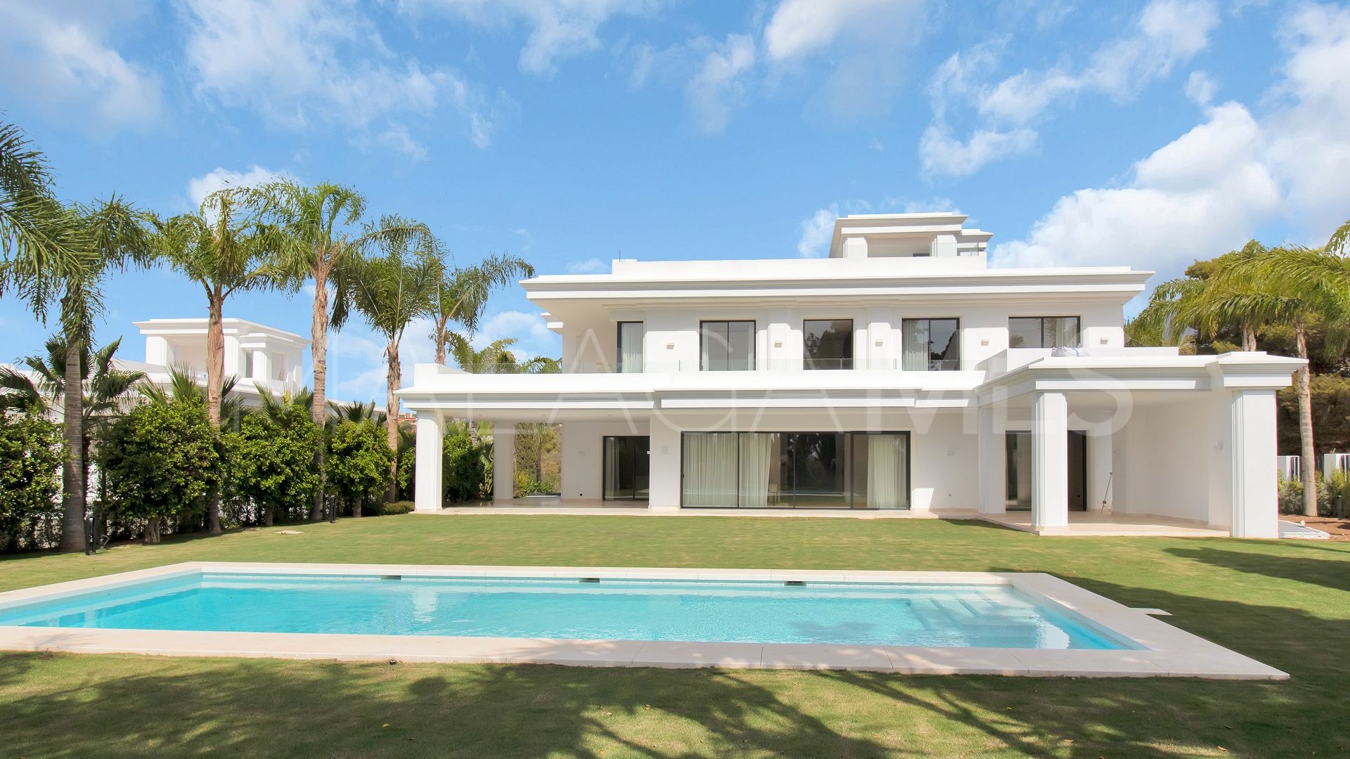 Villa for sale in Las Lomas del Marbella Club with 6 bedrooms