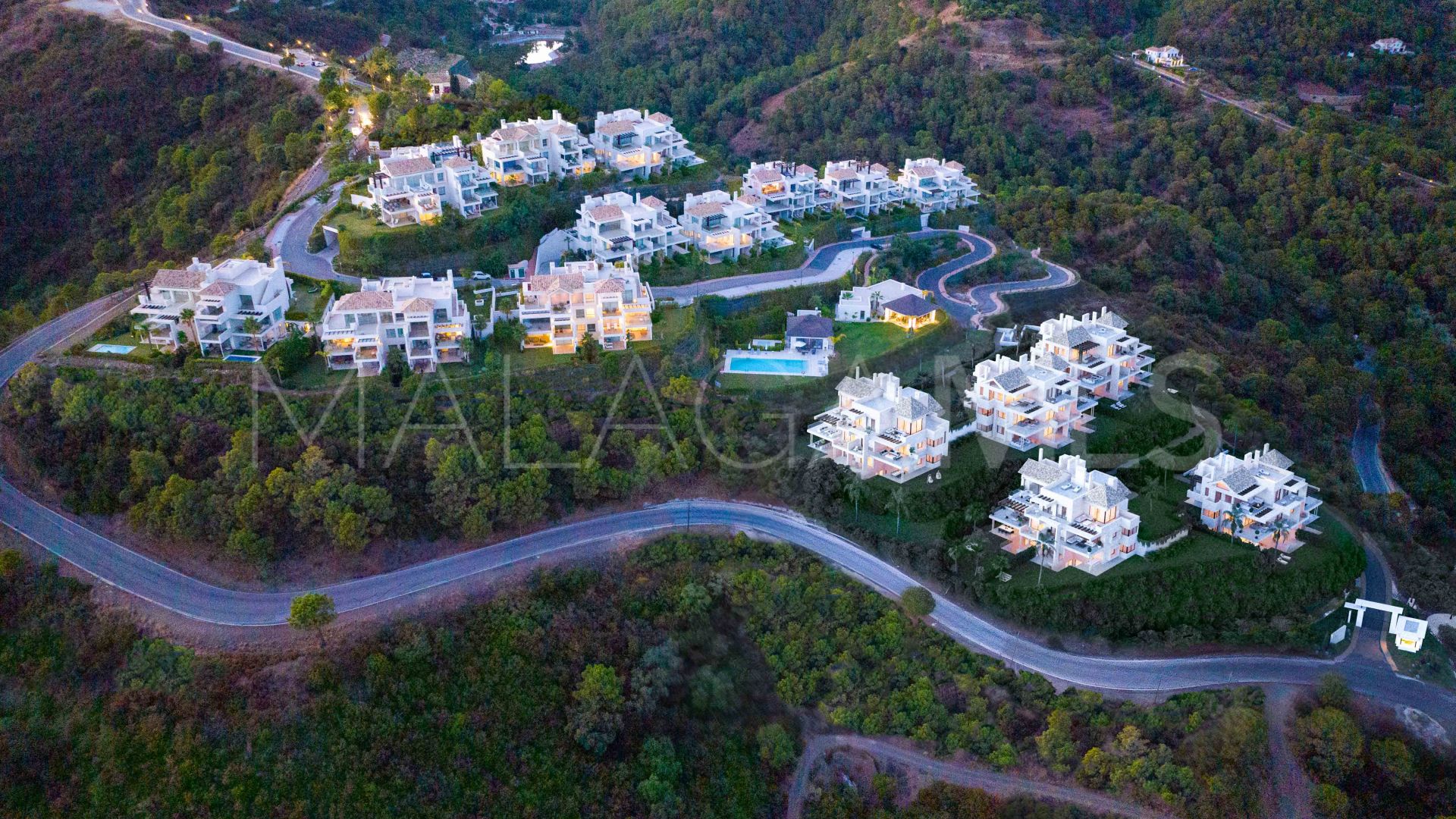 Ground floor duplex for sale in Marbella Club Hills