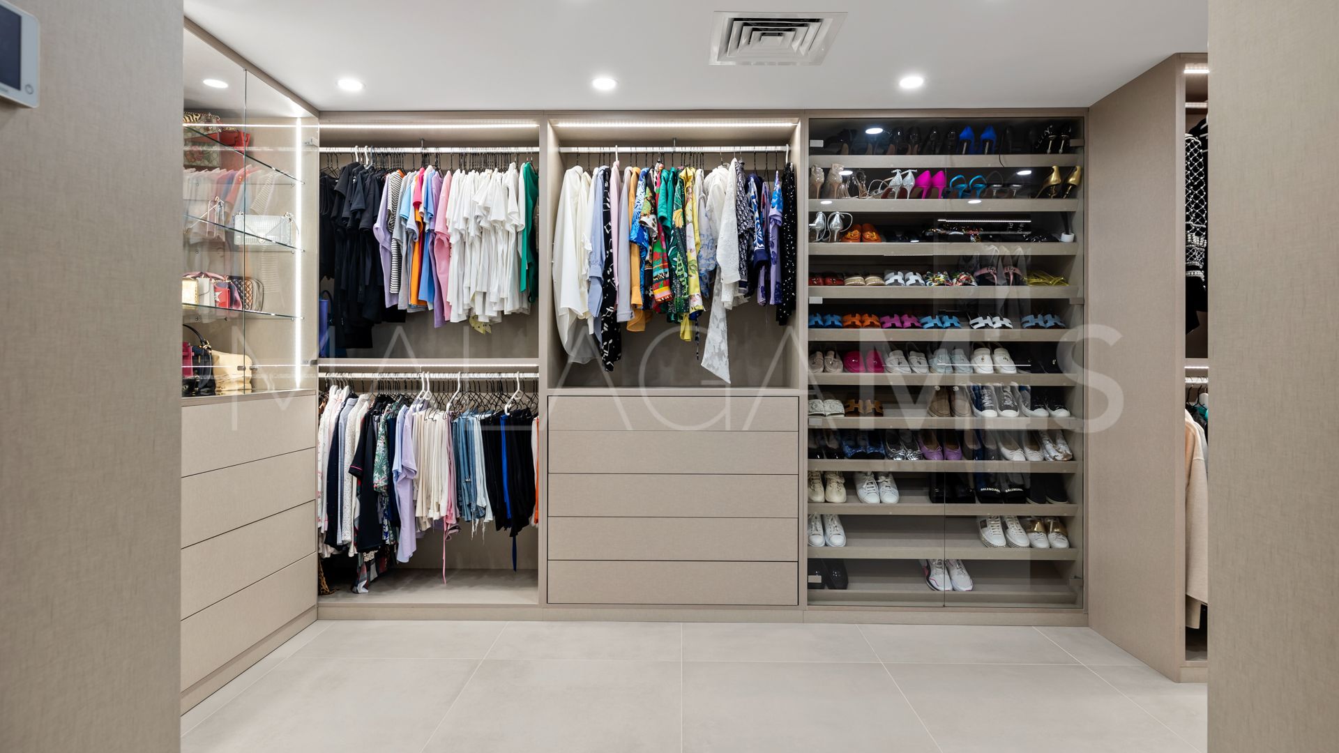 For sale 9 Lions Residences apartment