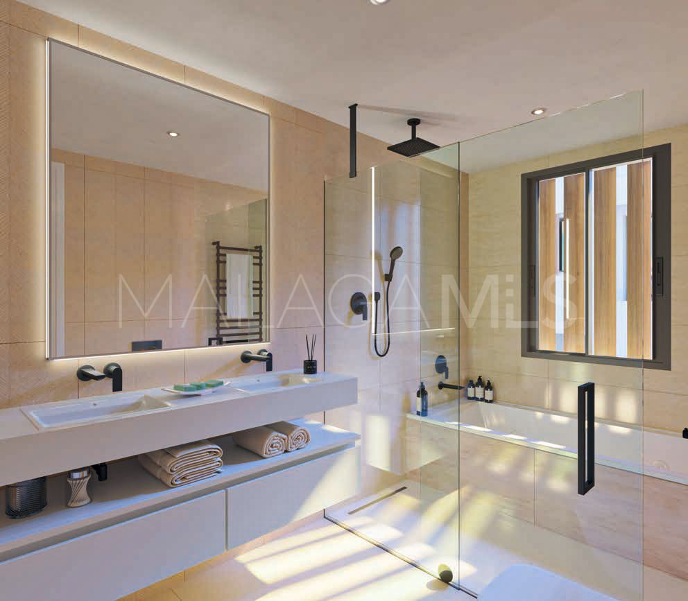 Villa for sale in New Golden Mile