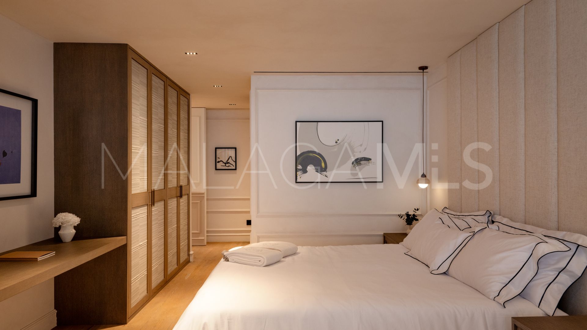 Villa de 6 bedrooms for sale in Nueva Andalucia