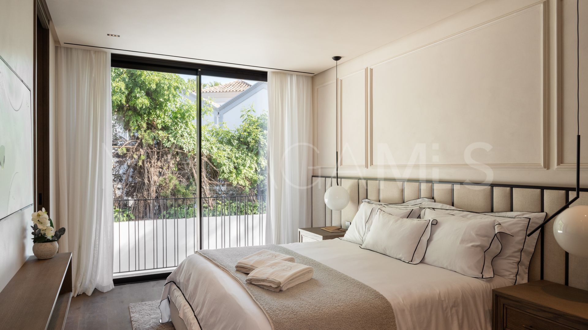 Villa de 6 bedrooms for sale in Nueva Andalucia