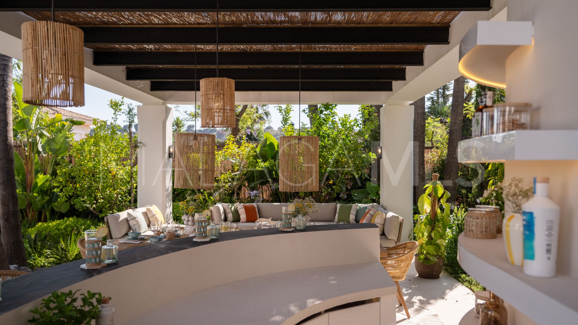 Villa de 6 bedrooms for sale in Nueva Andalucia