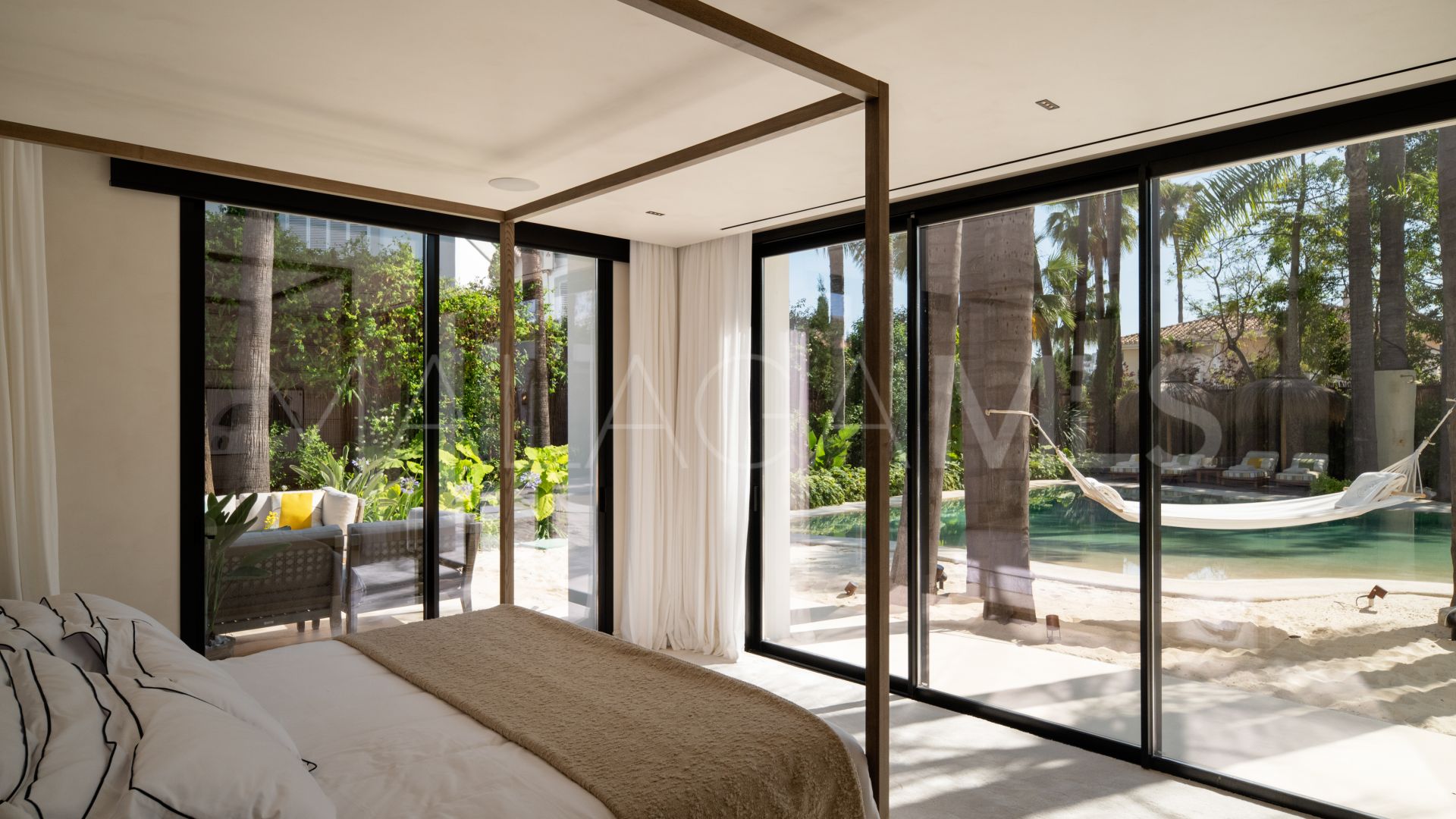 Villa de 6 bedrooms for sale in Nueva Andalucia