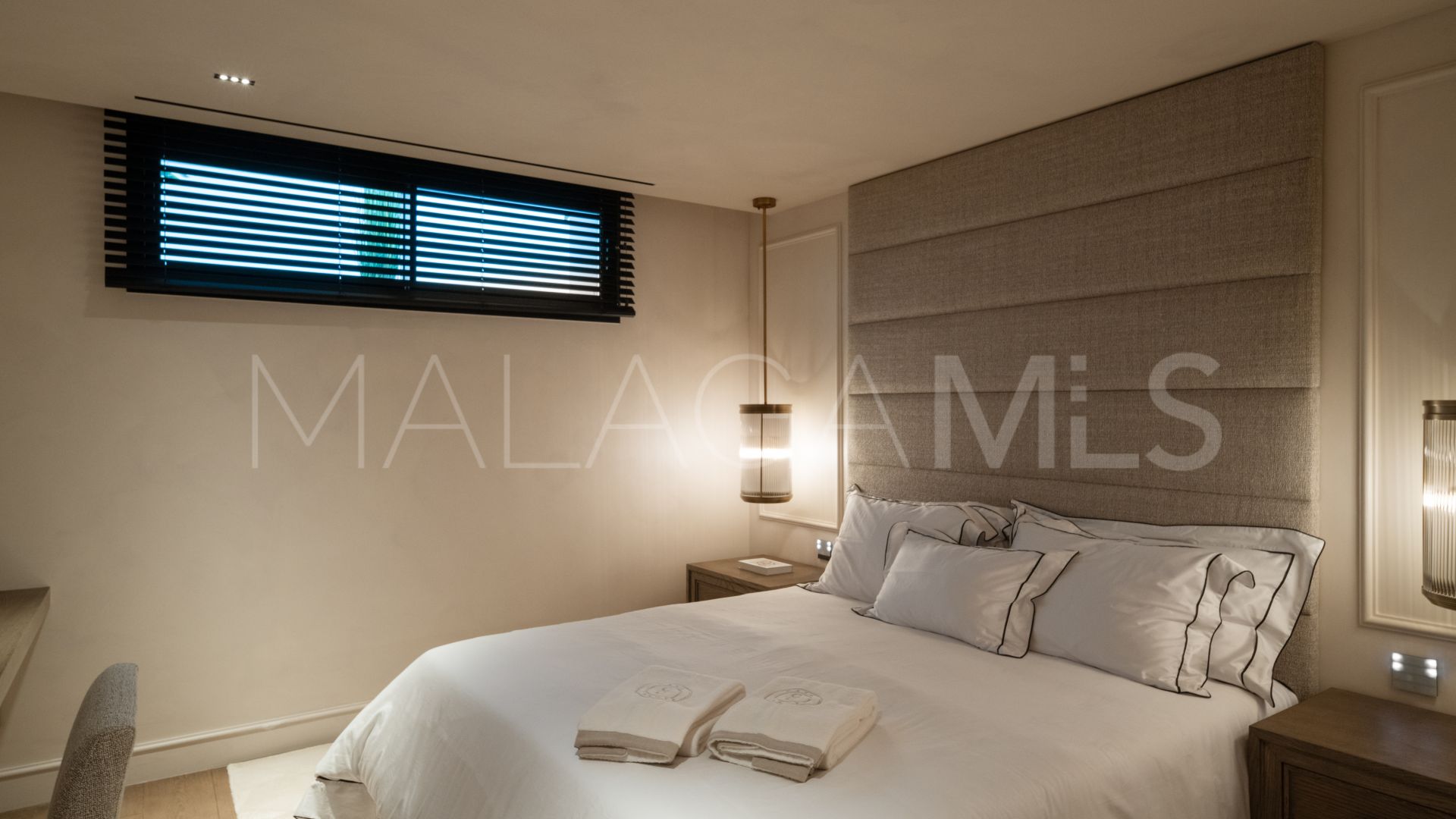 Villa de 6 bedrooms for sale in Nueva Andalucia