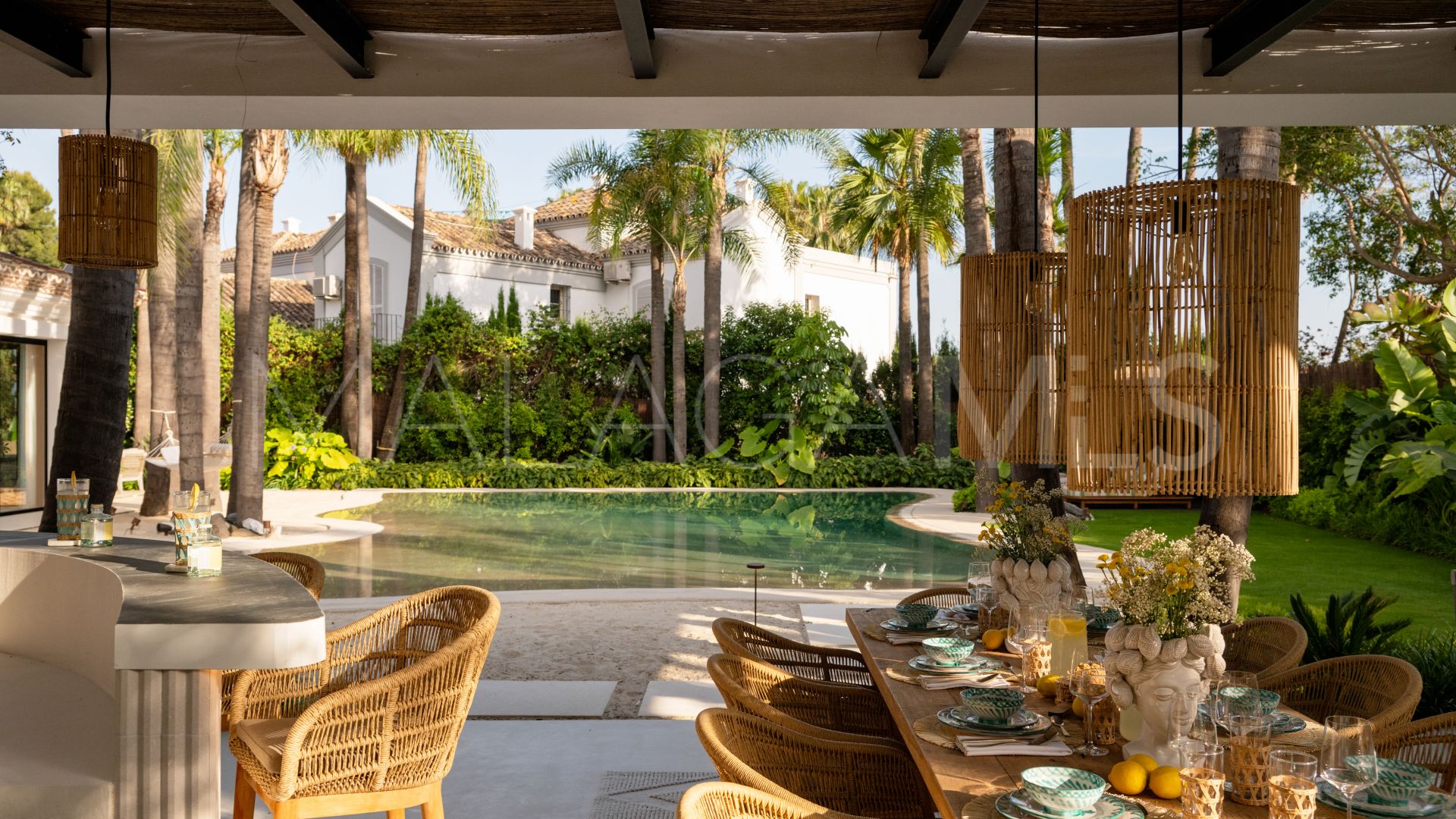Villa de 6 bedrooms for sale in Nueva Andalucia