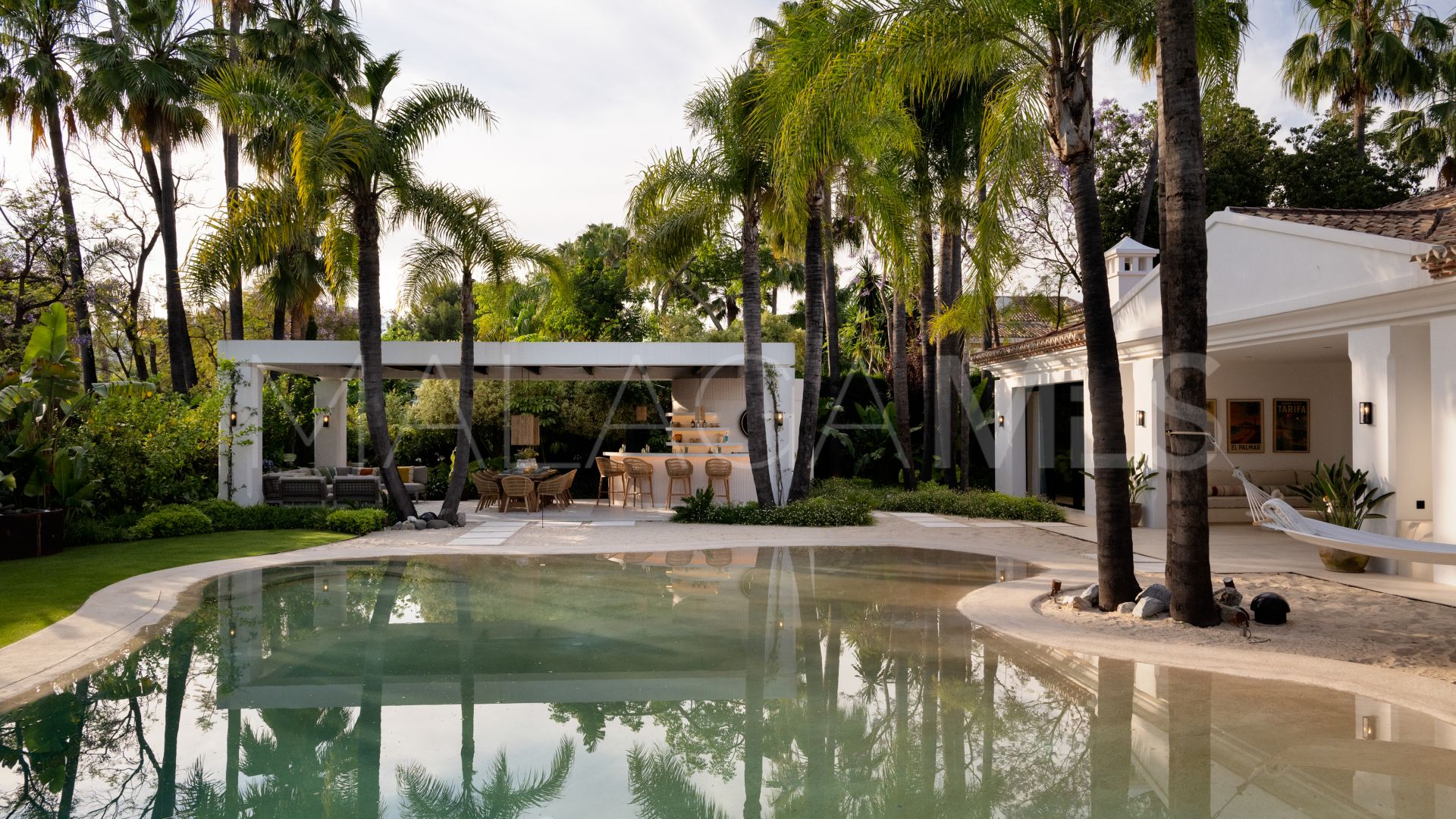 Villa de 6 bedrooms for sale in Nueva Andalucia