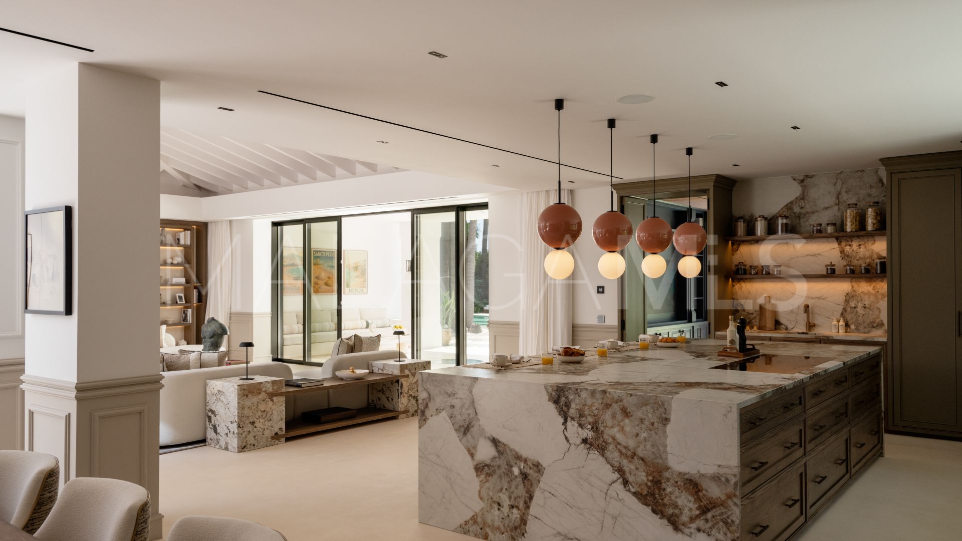 Villa de 6 bedrooms for sale in Nueva Andalucia