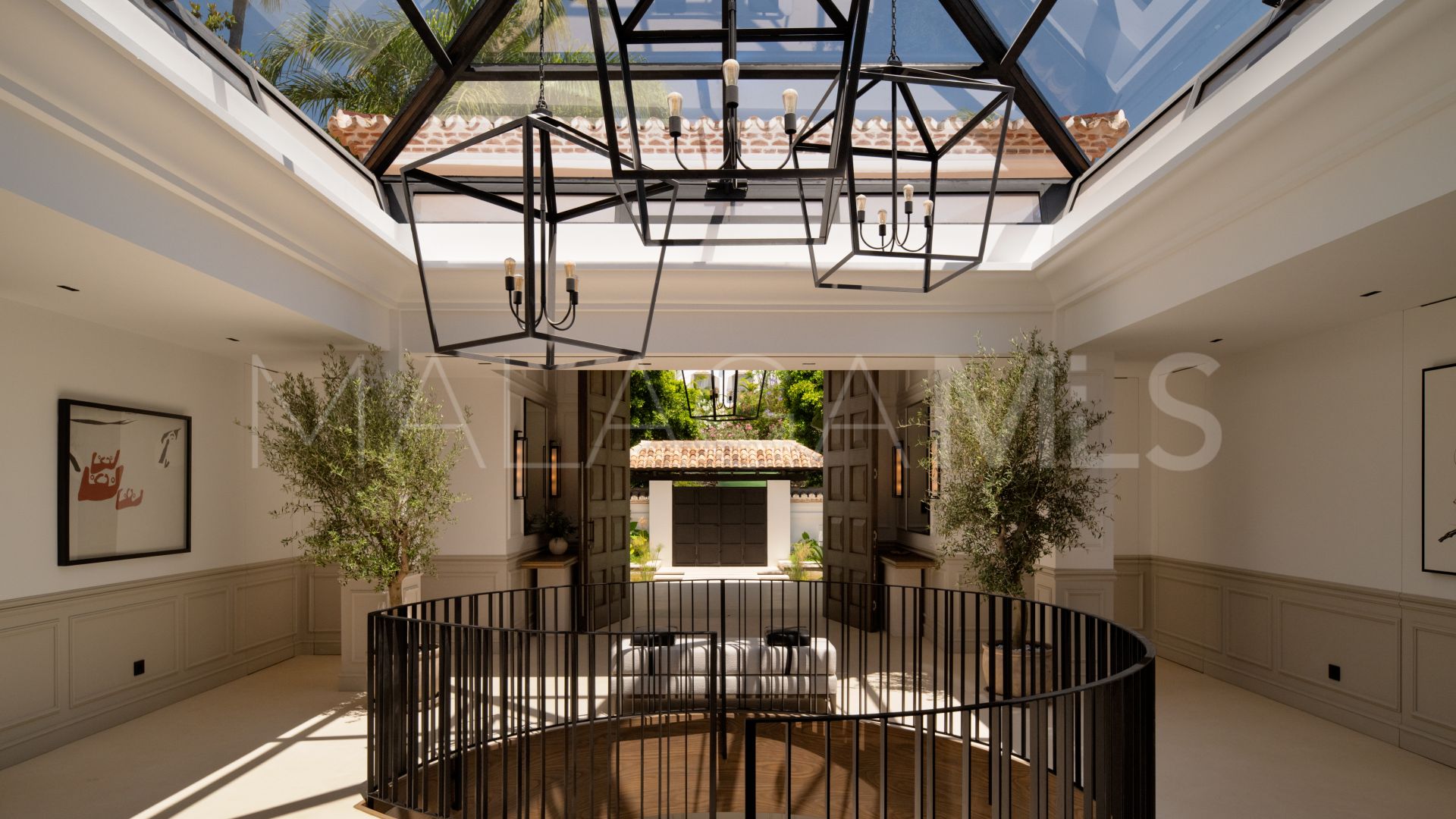 Villa de 6 bedrooms for sale in Nueva Andalucia