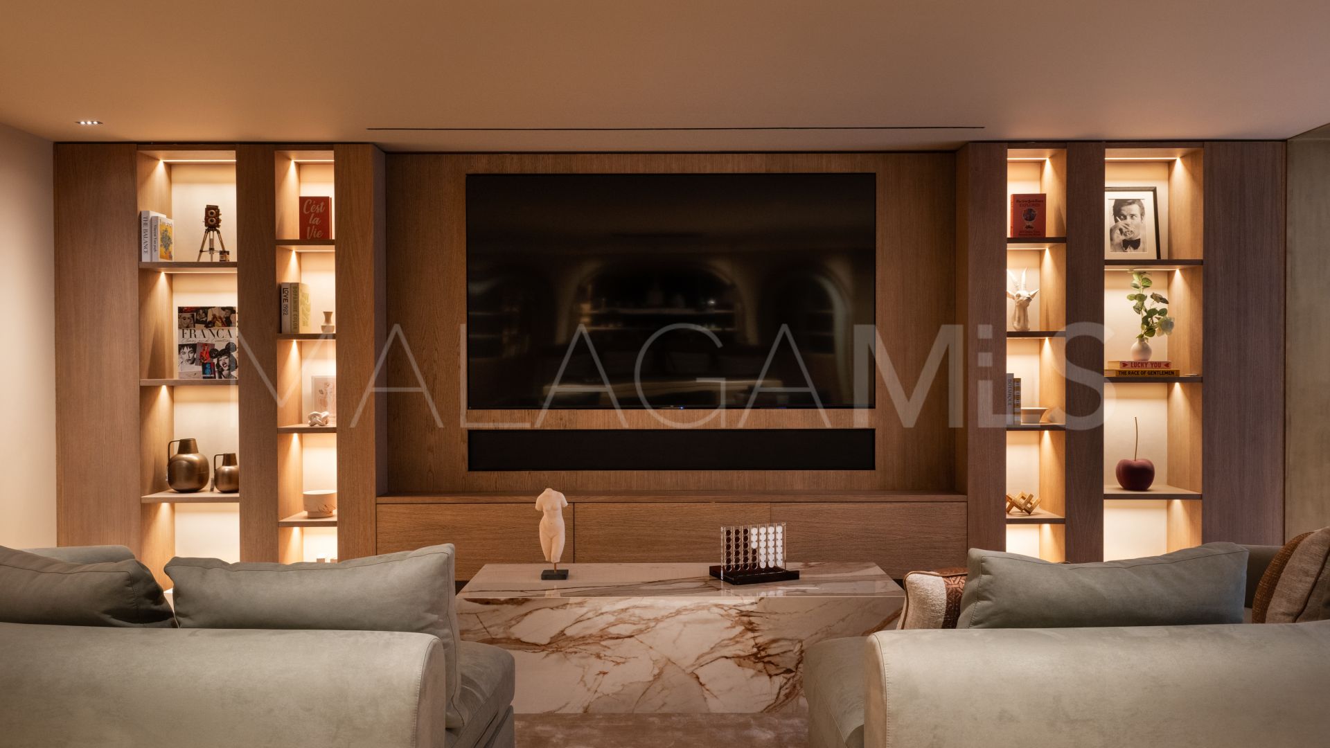 Villa de 6 bedrooms for sale in Nueva Andalucia