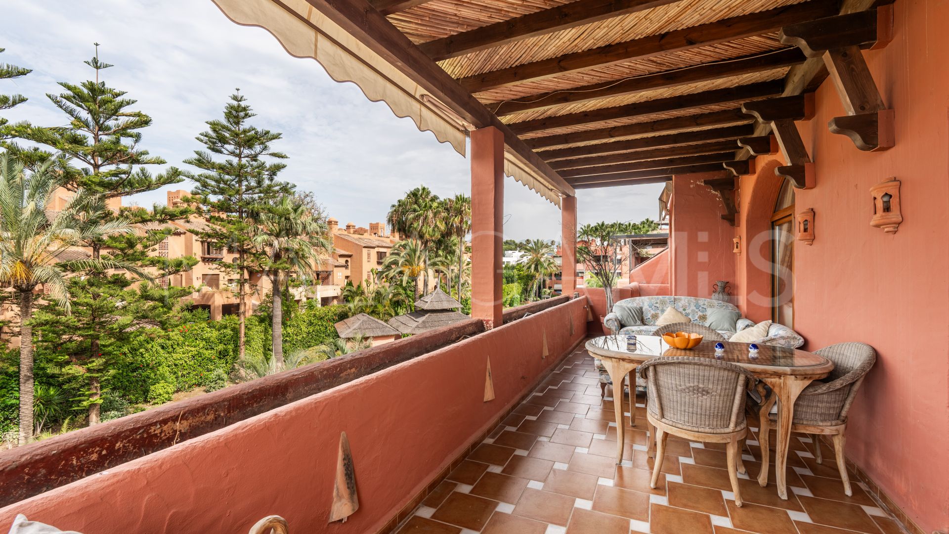 Takvåning for sale in Alhambra del Golf