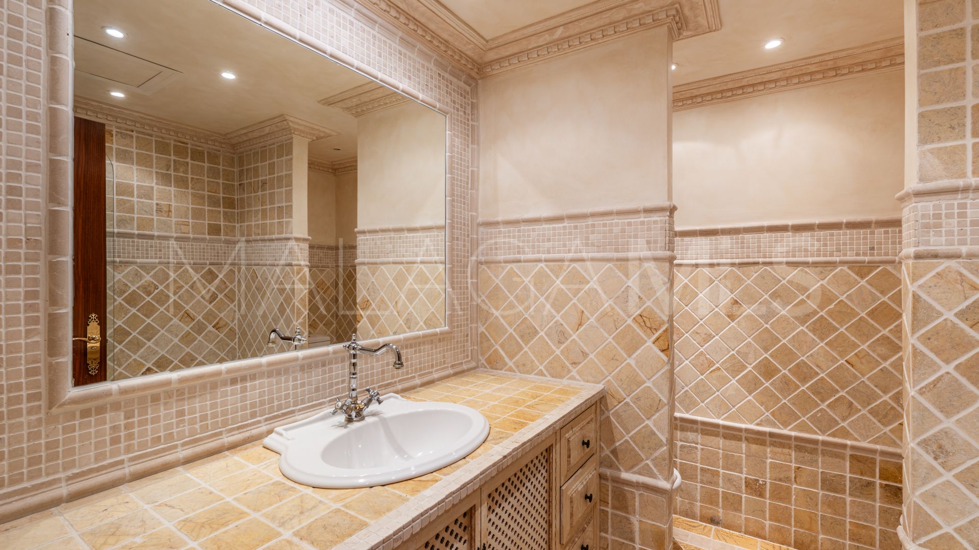 Takvåning for sale in Alhambra del Golf