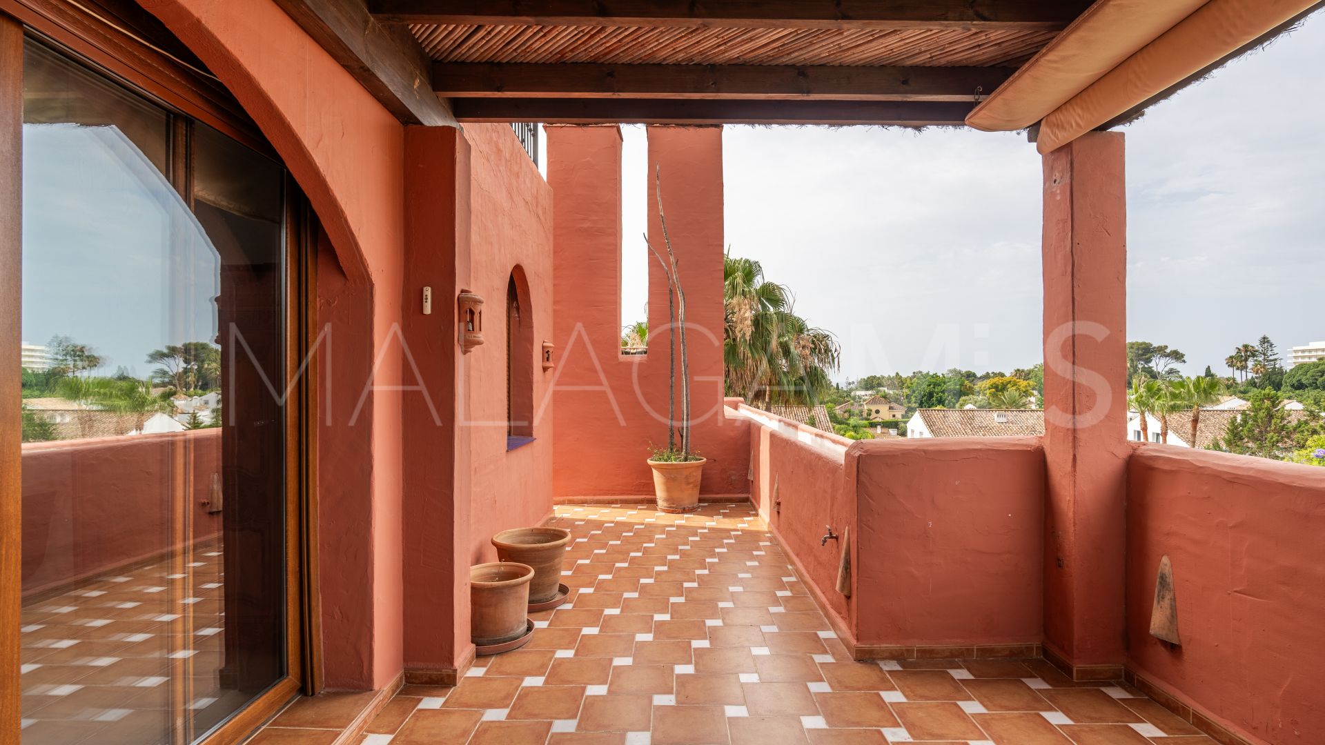 Takvåning for sale in Alhambra del Golf