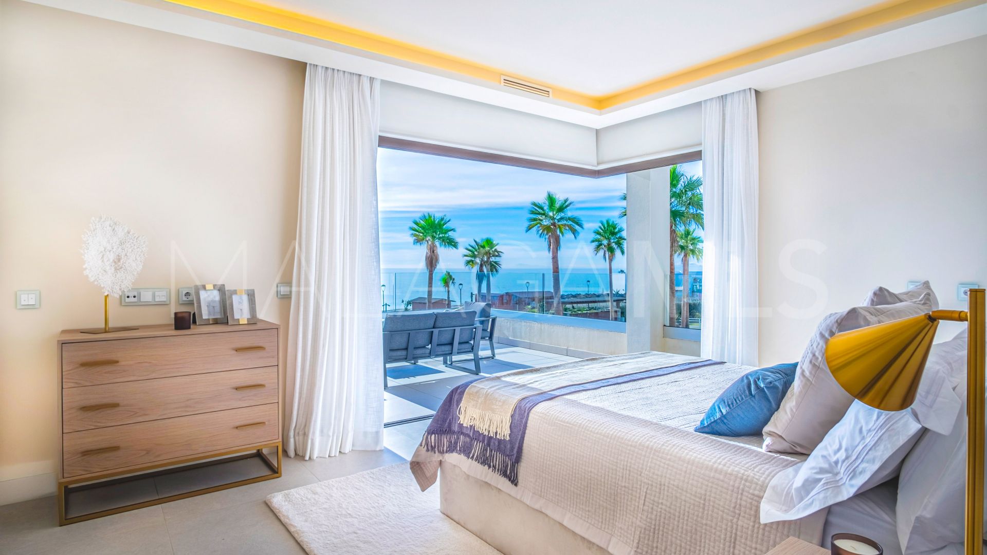 Villa for sale in Beach Side New Golden Mile