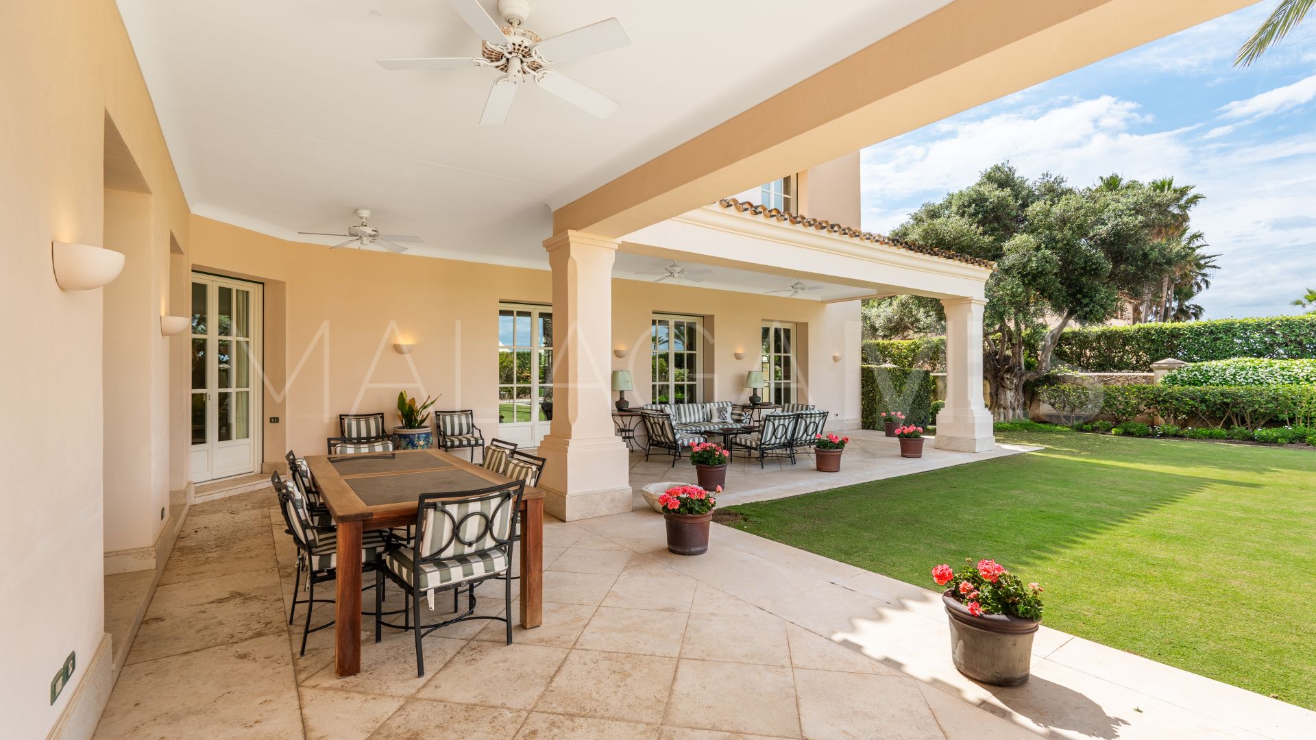 Villa for sale in Los Monteros Playa