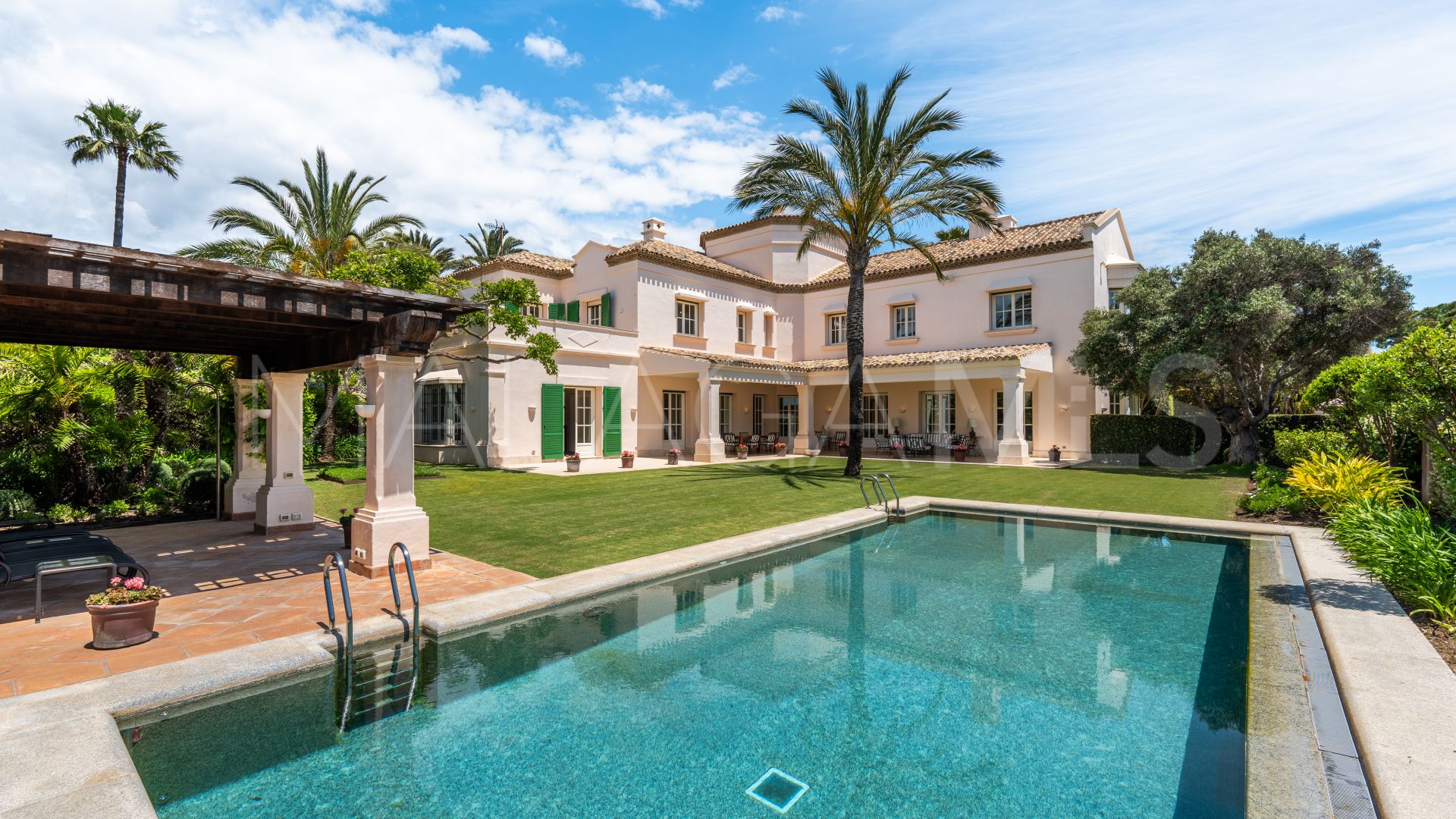 Villa for sale in Los Monteros Playa