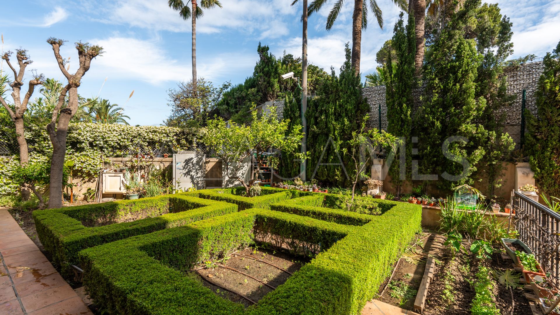 Villa for sale in Los Monteros Playa