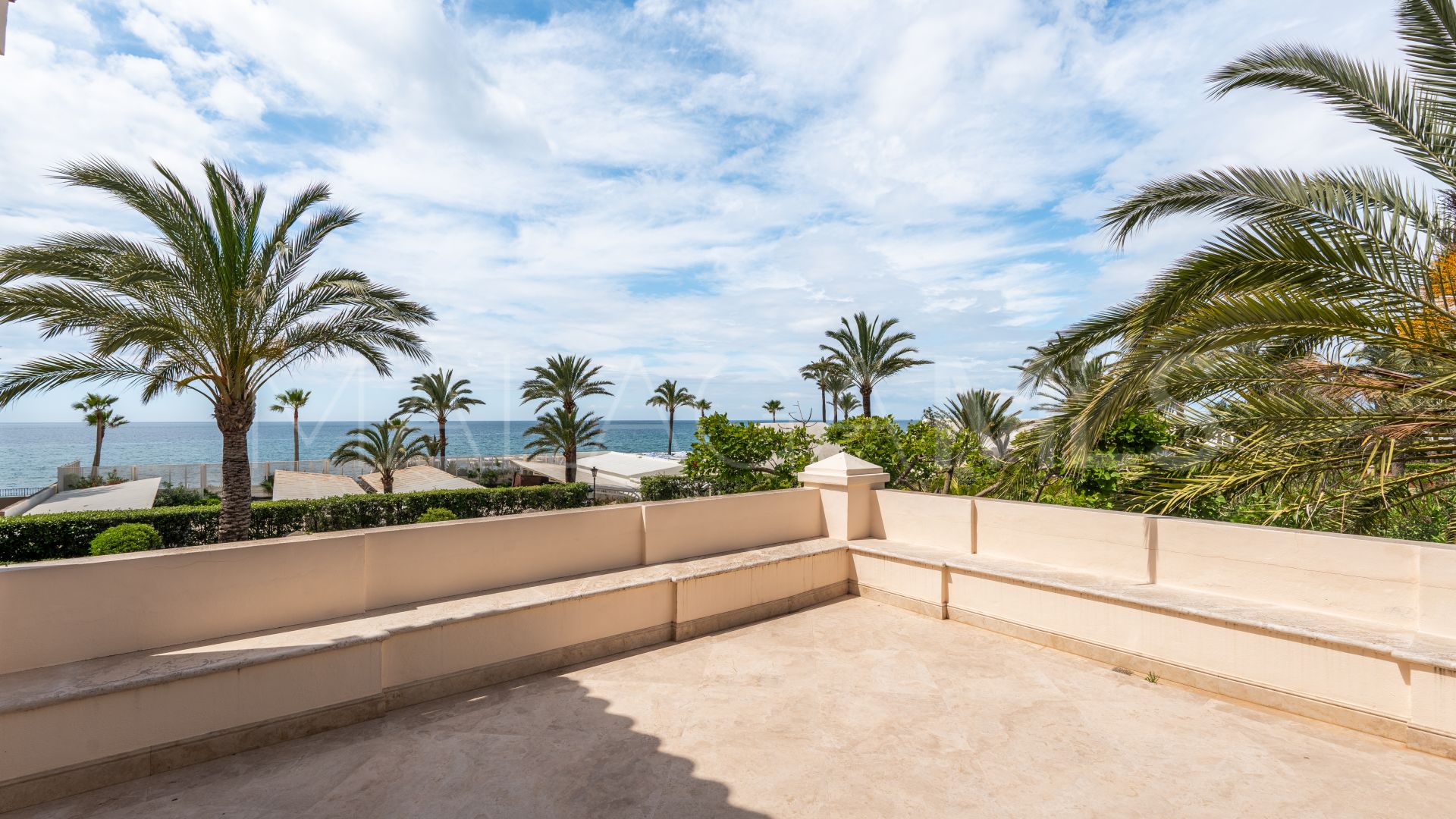 Villa for sale in Los Monteros Playa