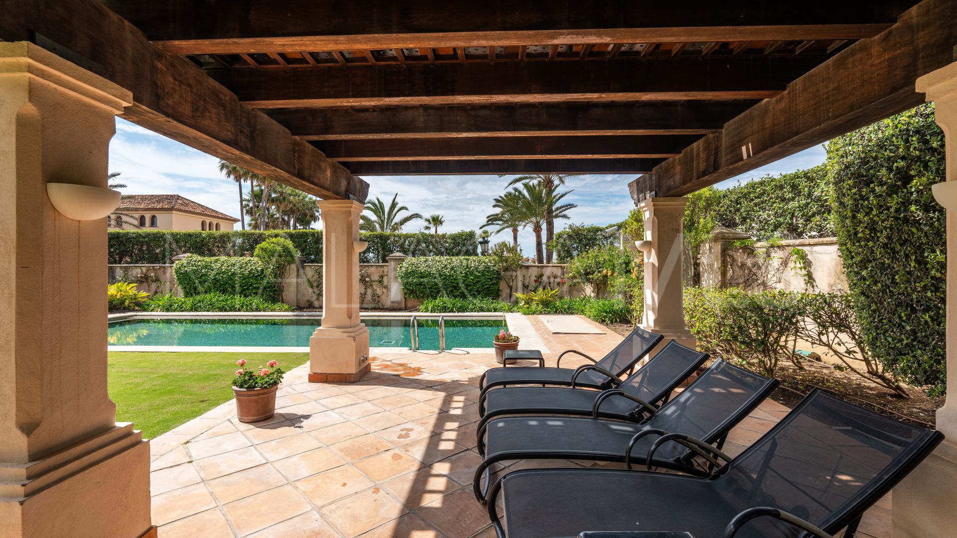 Villa for sale in Los Monteros Playa