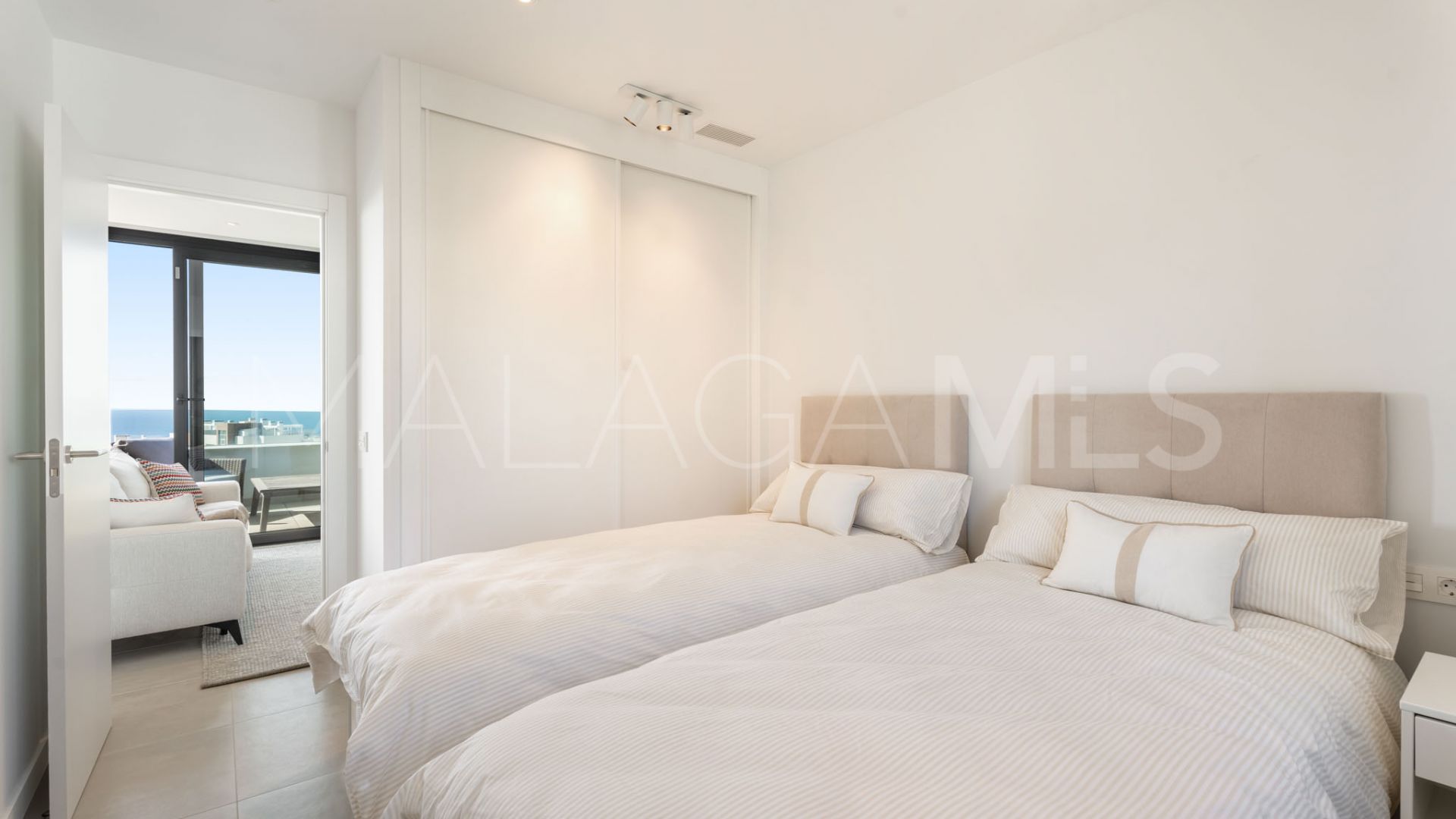 For sale penthouse in El Higueron with 2 bedrooms