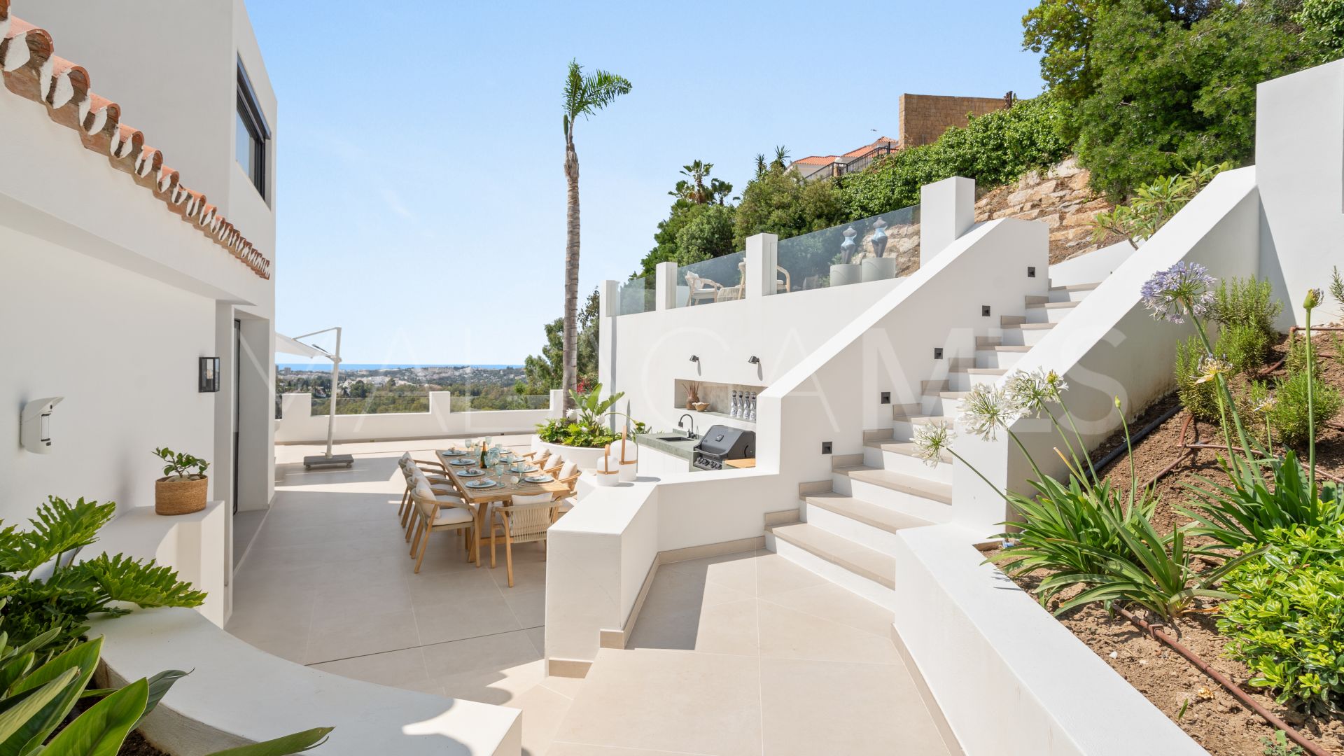 5 bedrooms villa for sale in Nueva Andalucia