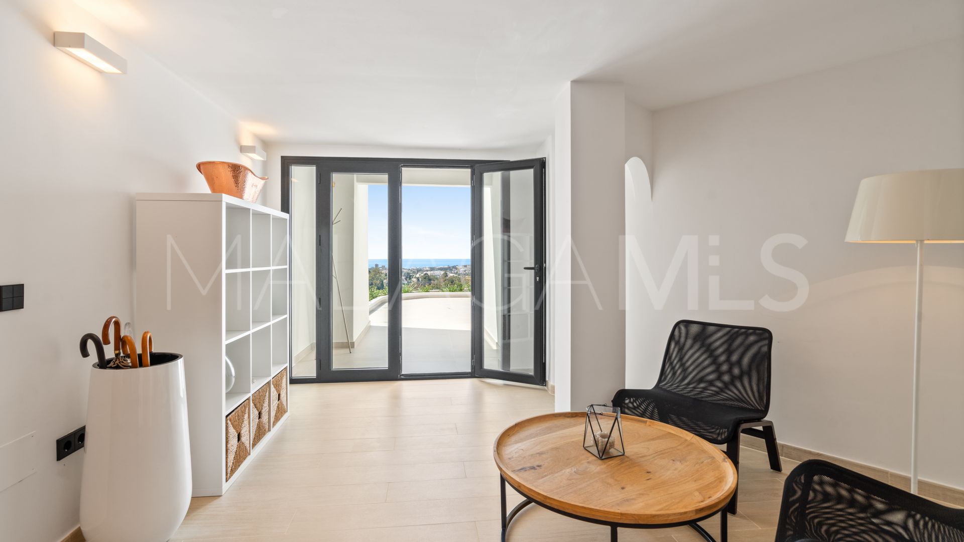 5 bedrooms villa for sale in Nueva Andalucia