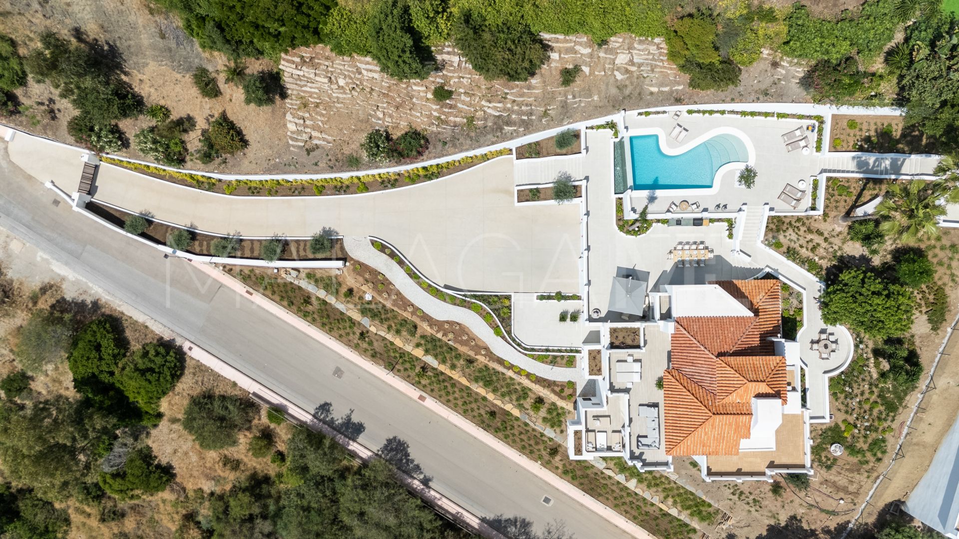 5 bedrooms villa for sale in Nueva Andalucia