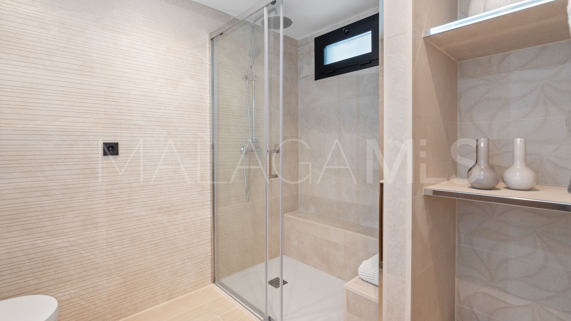 5 bedrooms villa for sale in Nueva Andalucia