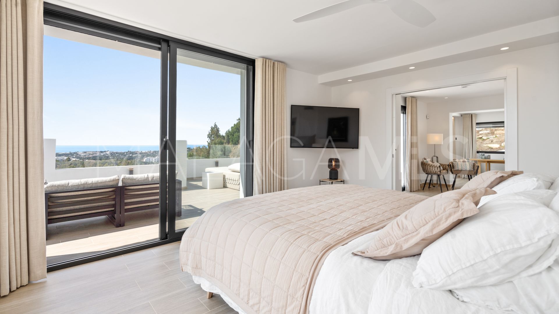 5 bedrooms villa for sale in Nueva Andalucia