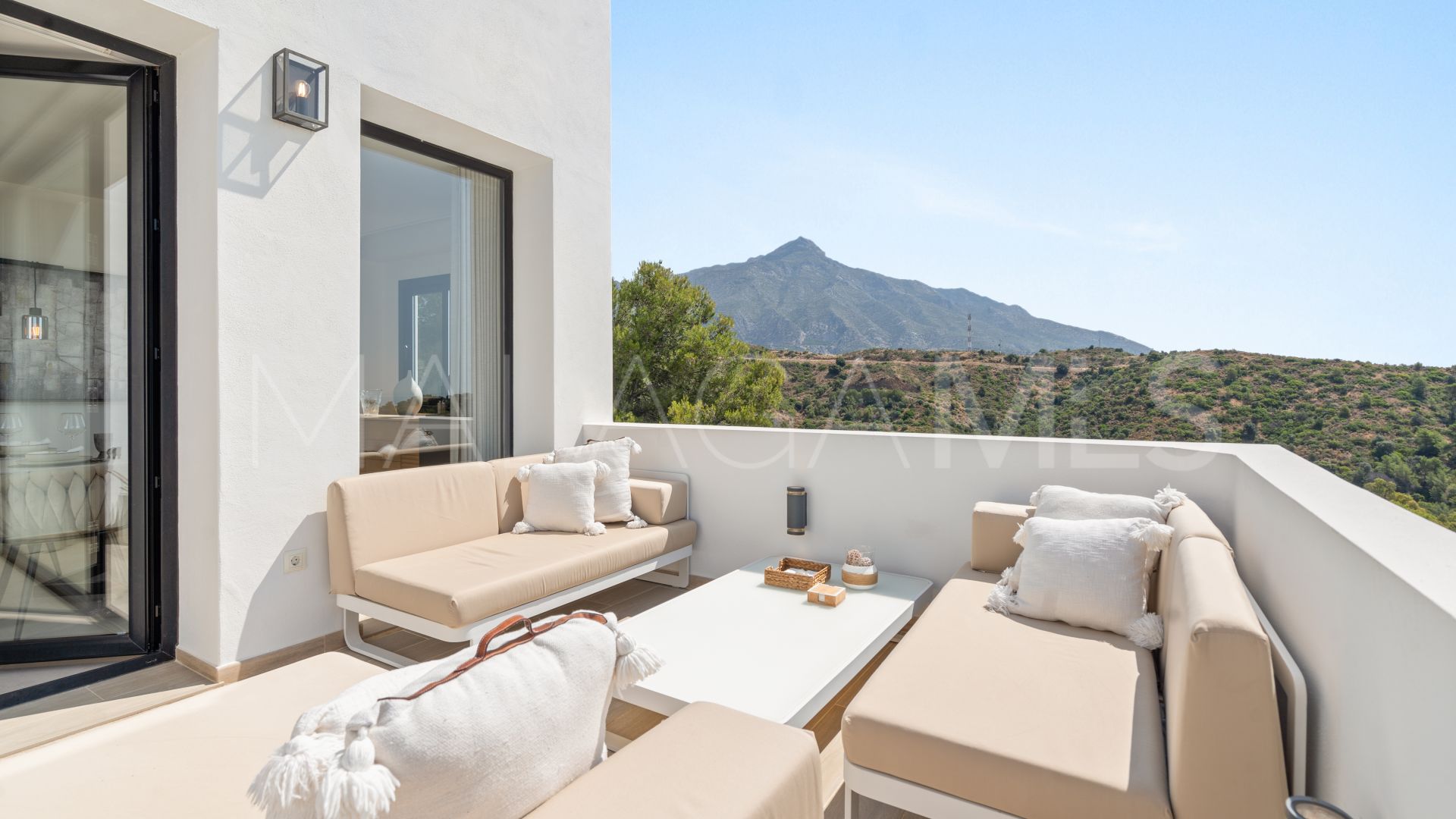 5 bedrooms villa for sale in Nueva Andalucia