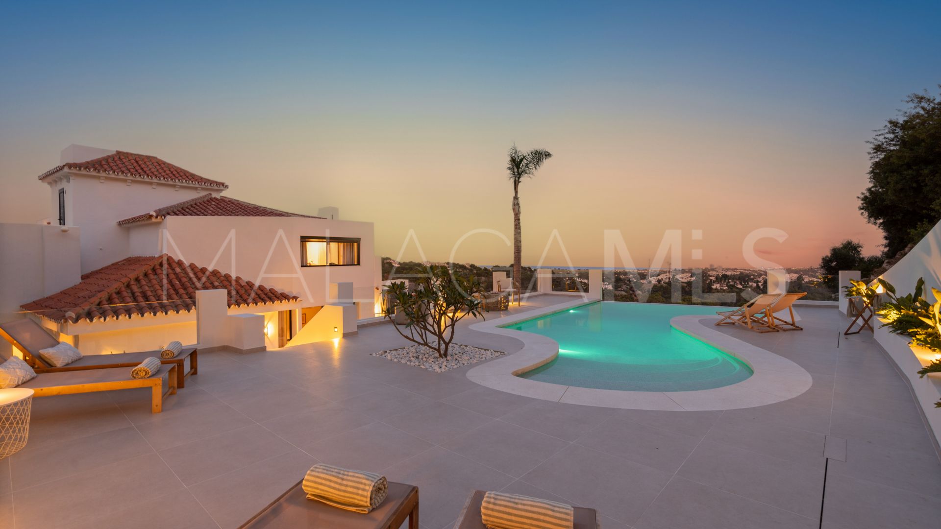 5 bedrooms villa for sale in Nueva Andalucia