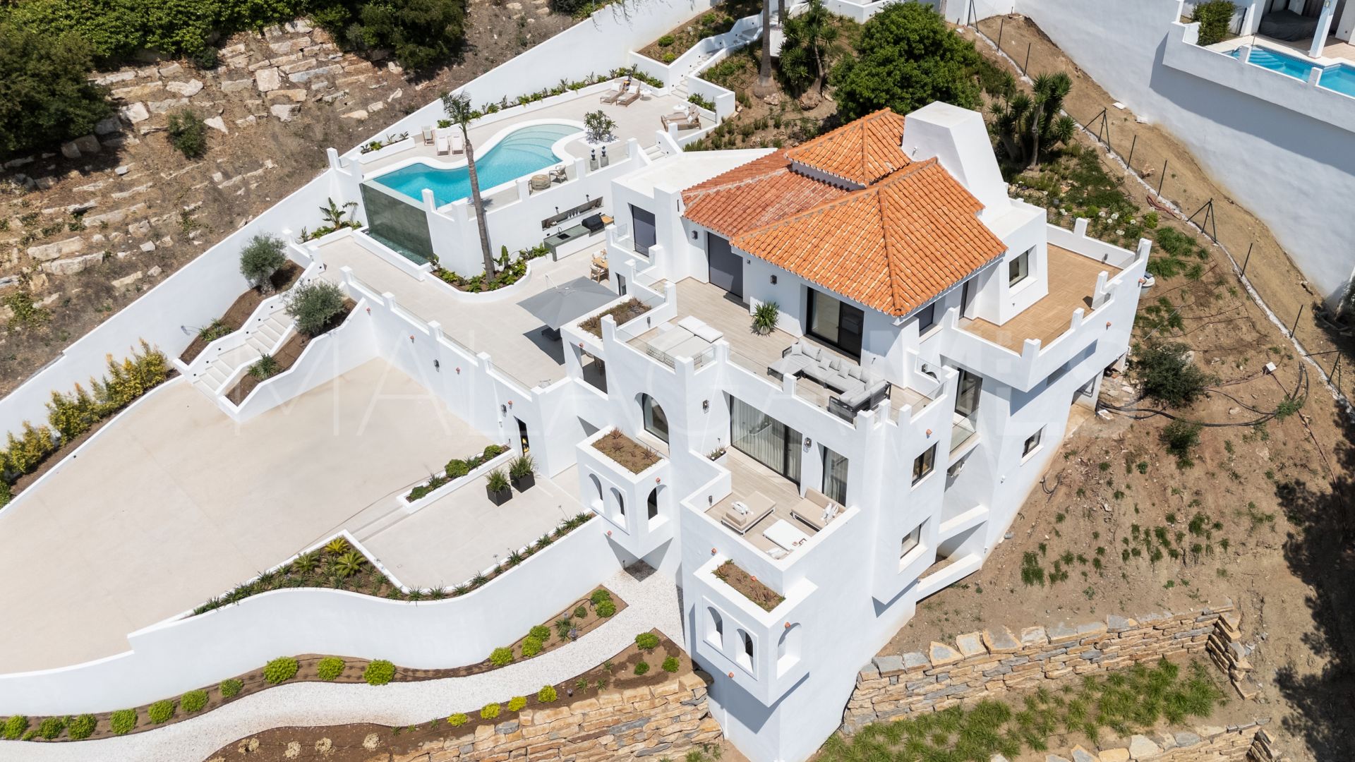 5 bedrooms villa for sale in Nueva Andalucia