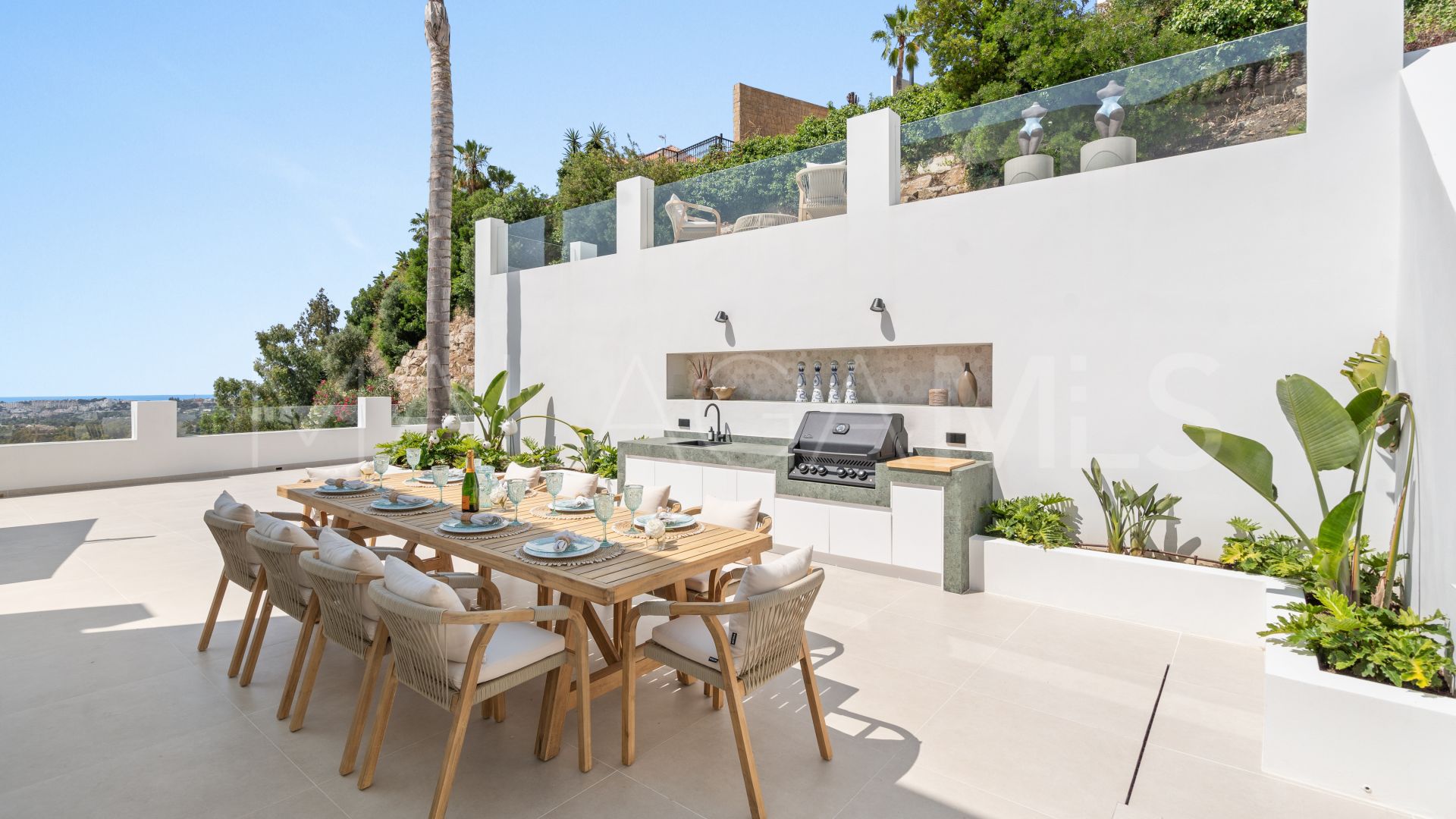 5 bedrooms villa for sale in Nueva Andalucia