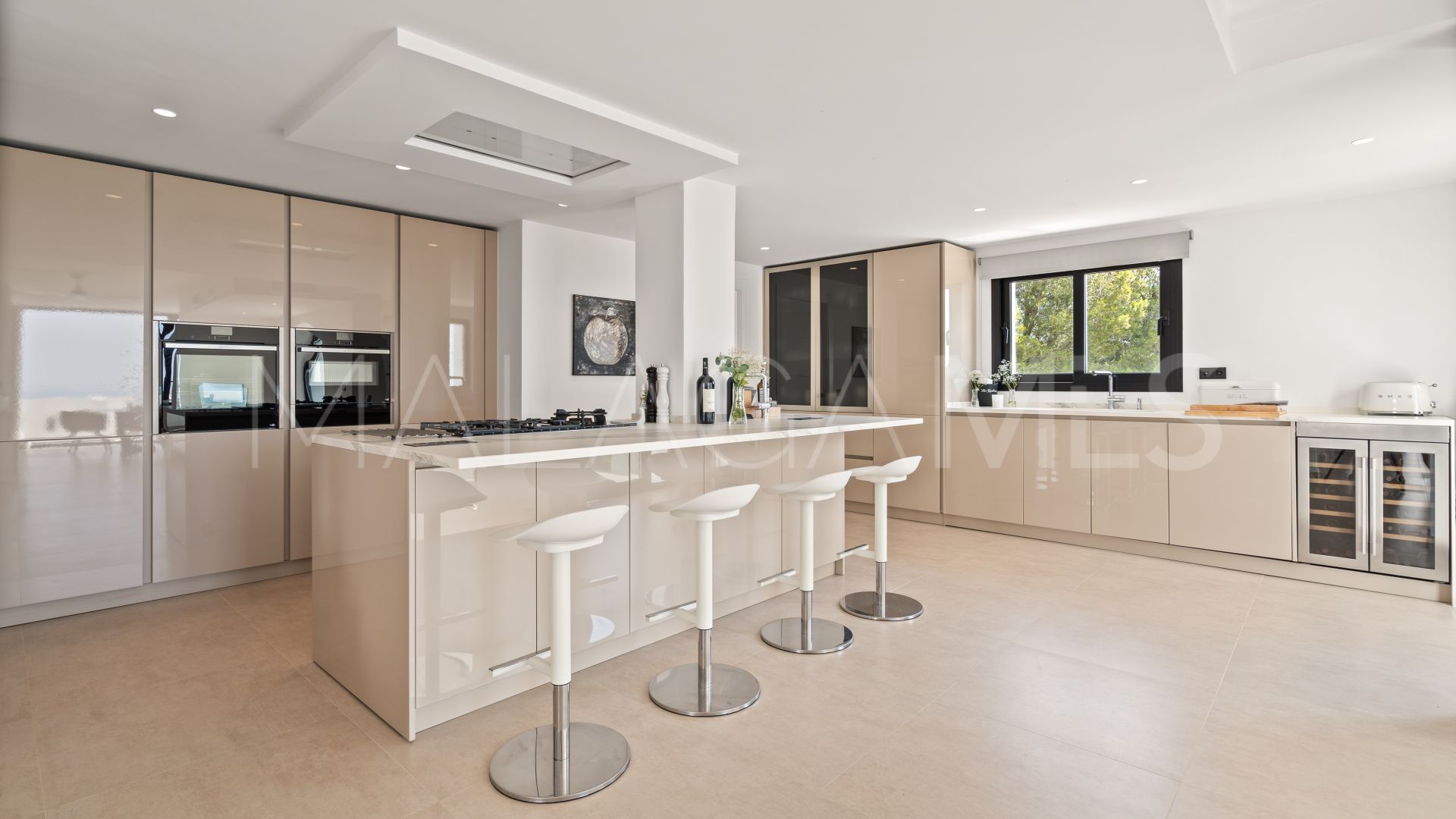 5 bedrooms villa for sale in Nueva Andalucia