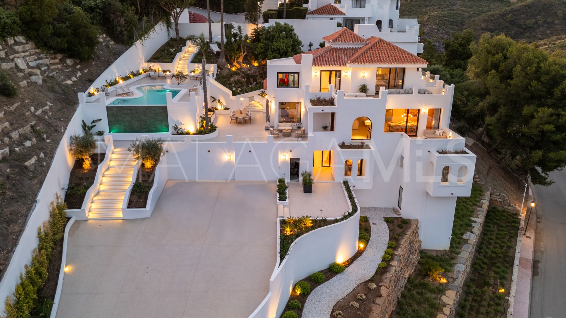 5 bedrooms villa for sale in Nueva Andalucia
