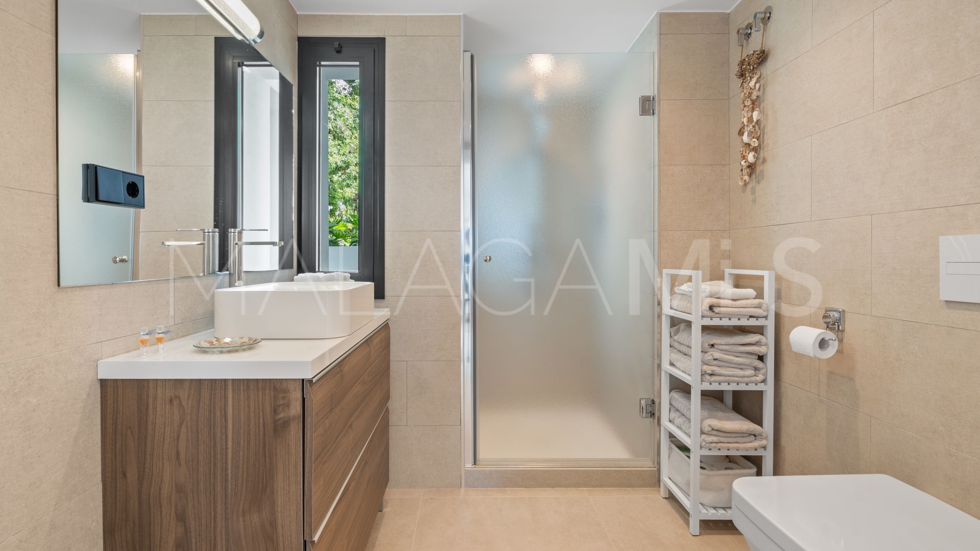 5 bedrooms villa for sale in Nueva Andalucia