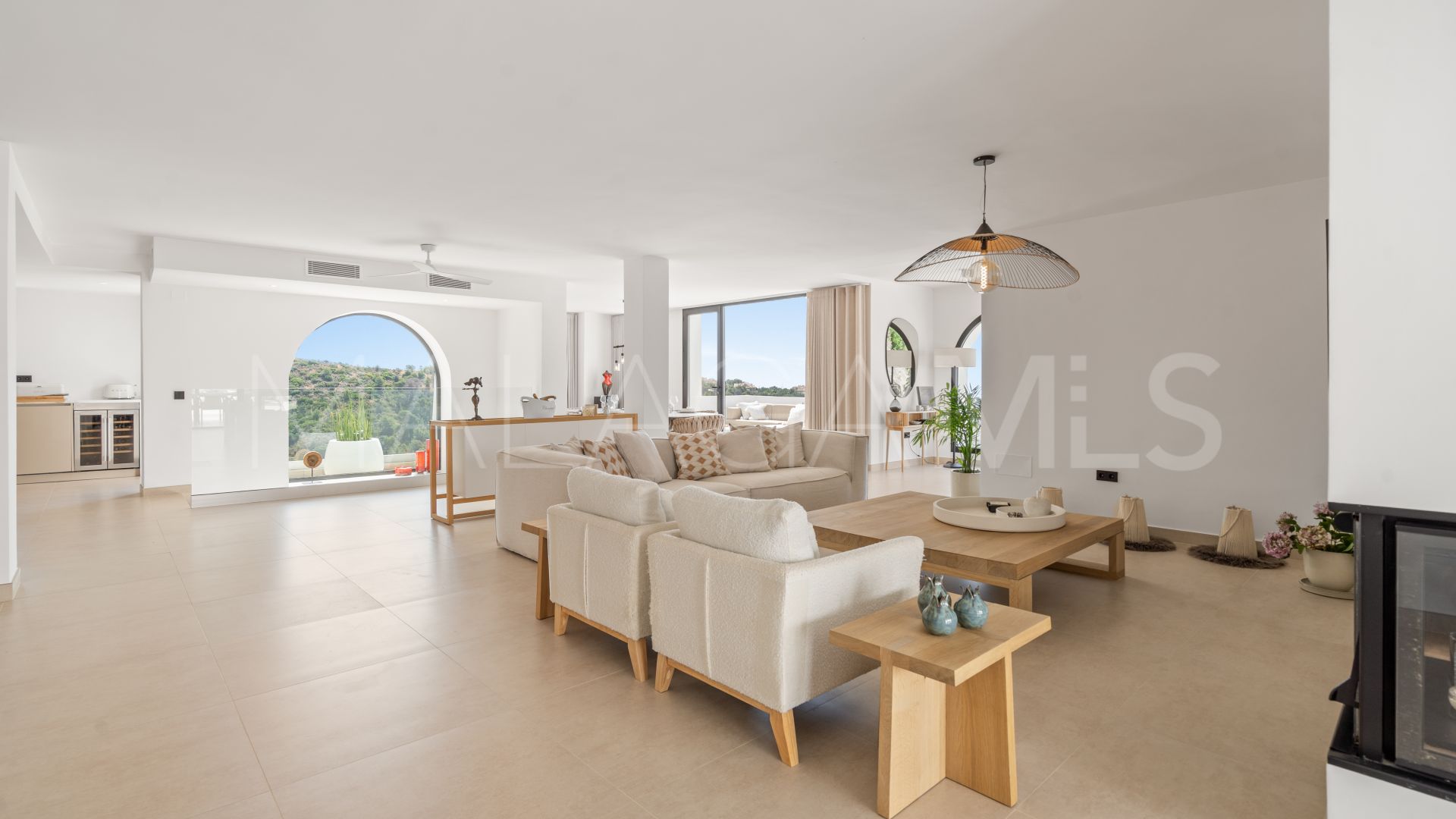 5 bedrooms villa for sale in Nueva Andalucia