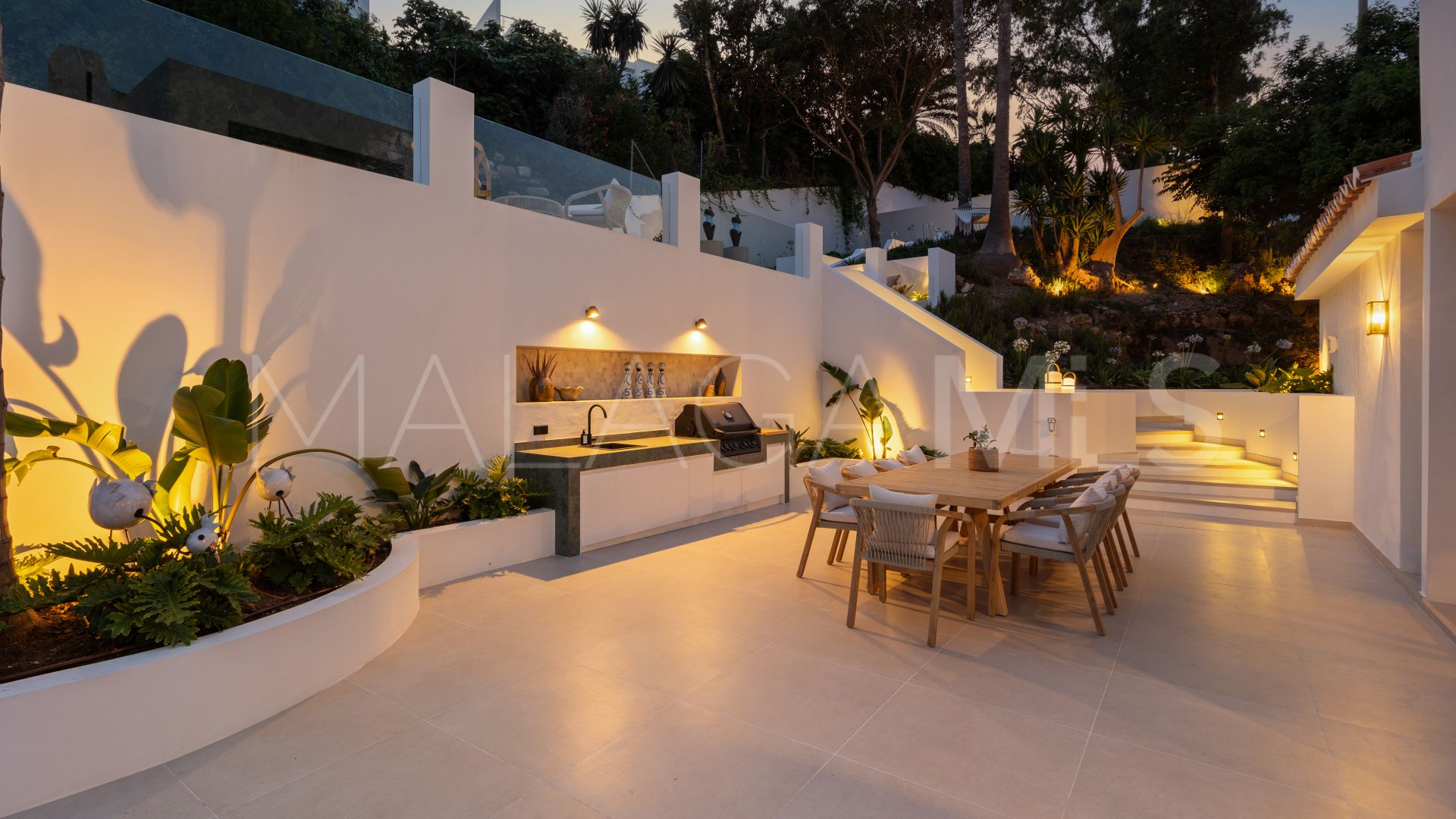 5 bedrooms villa for sale in Nueva Andalucia