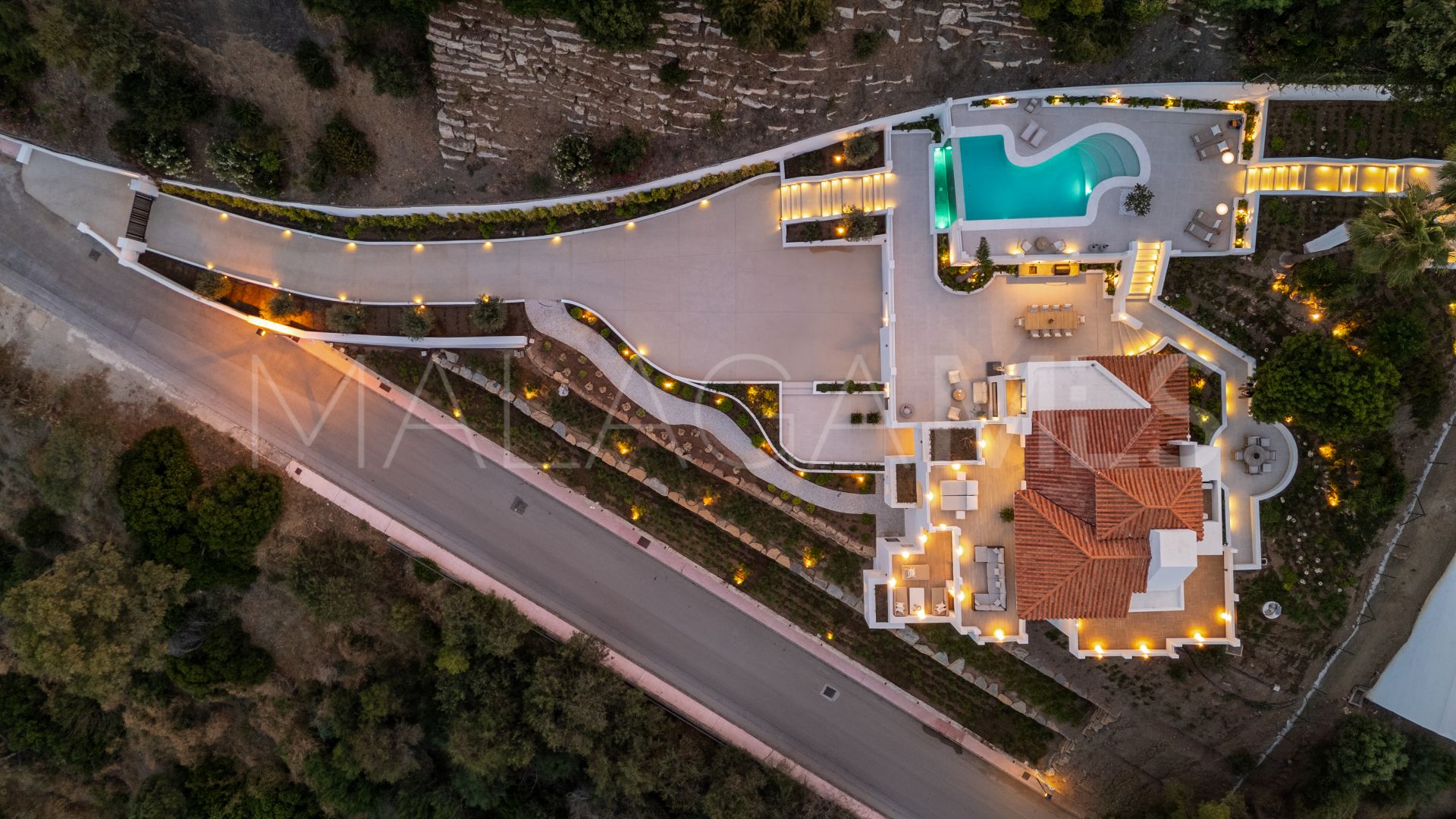 5 bedrooms villa for sale in Nueva Andalucia