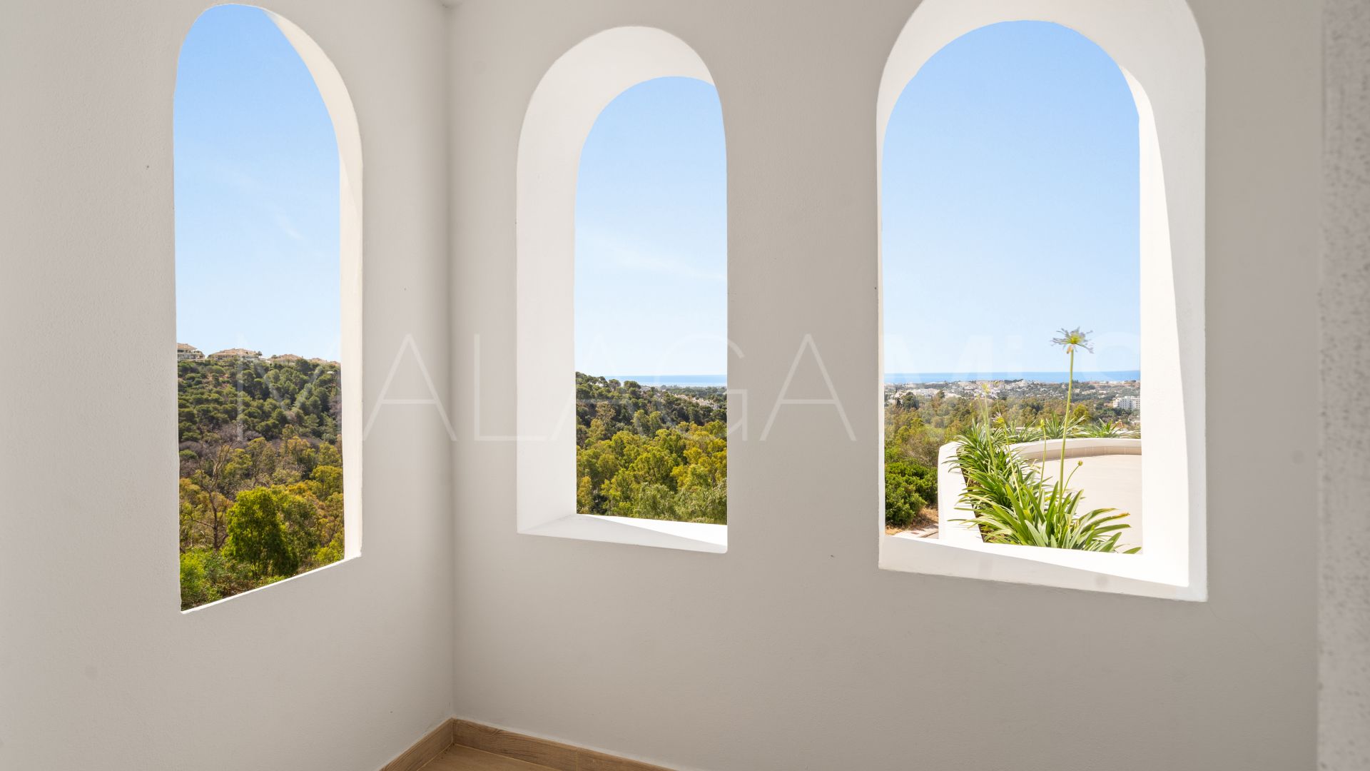 5 bedrooms villa for sale in Nueva Andalucia