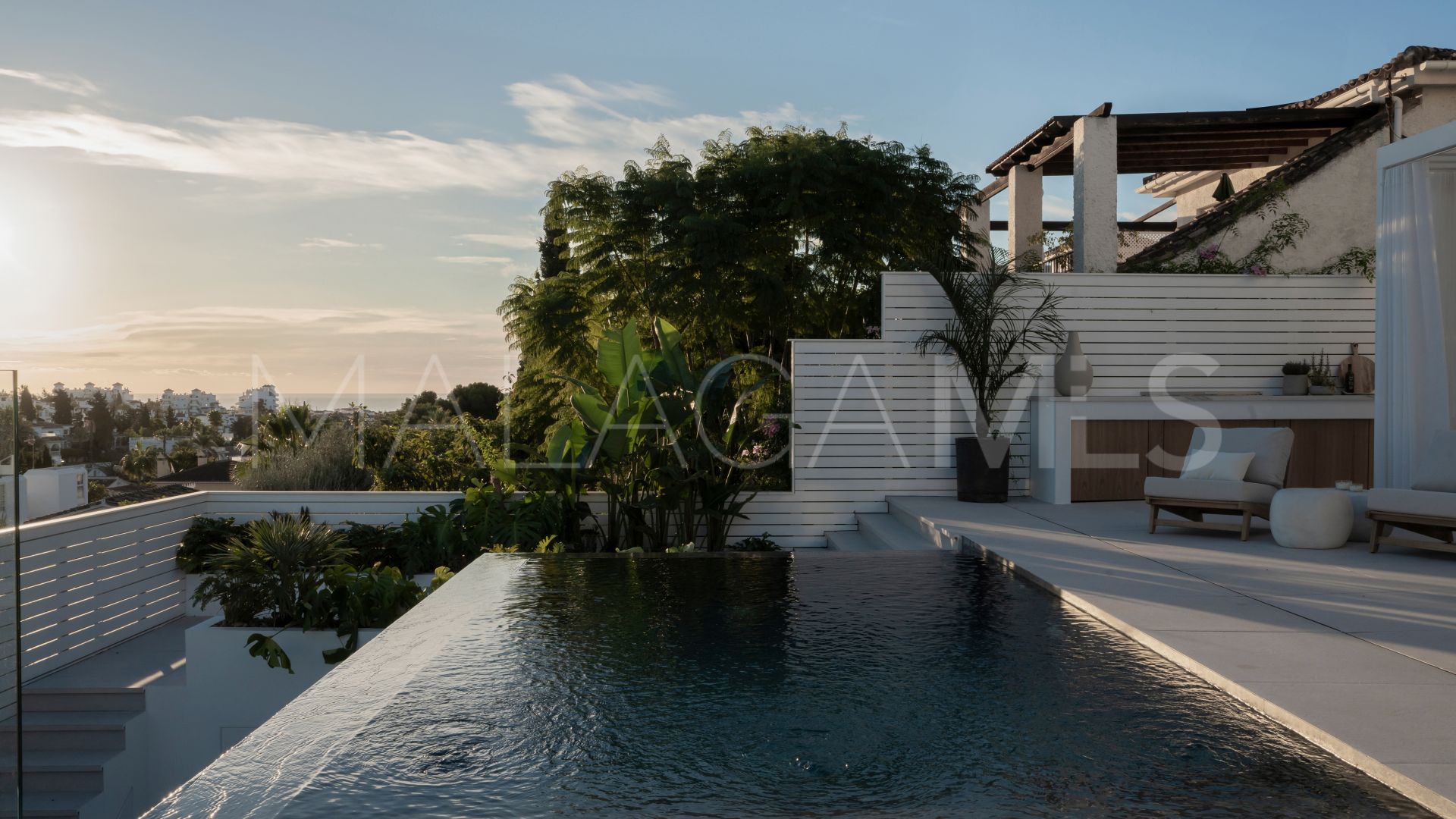 Villa for sale in Nueva Andalucia