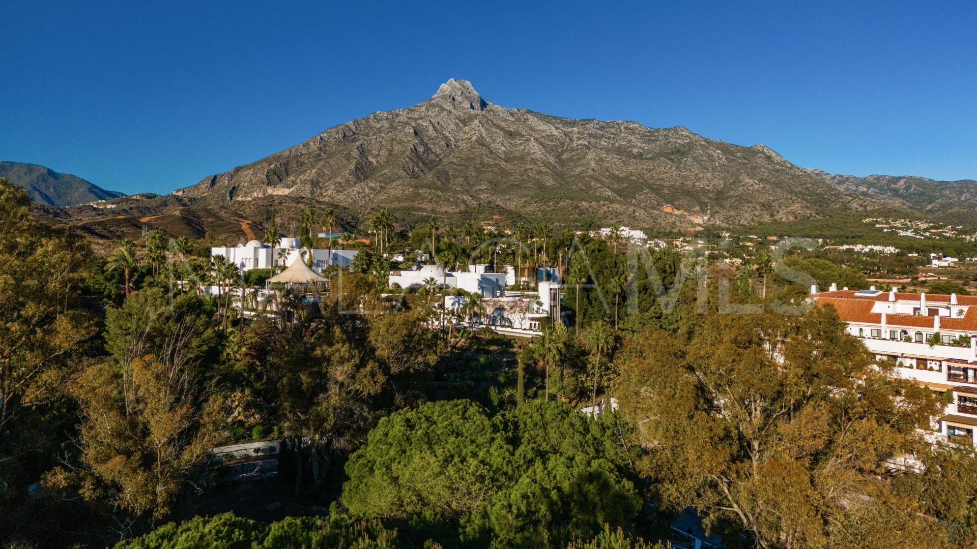 Apartamento planta baja for sale with 4 bedrooms in Golden Mile