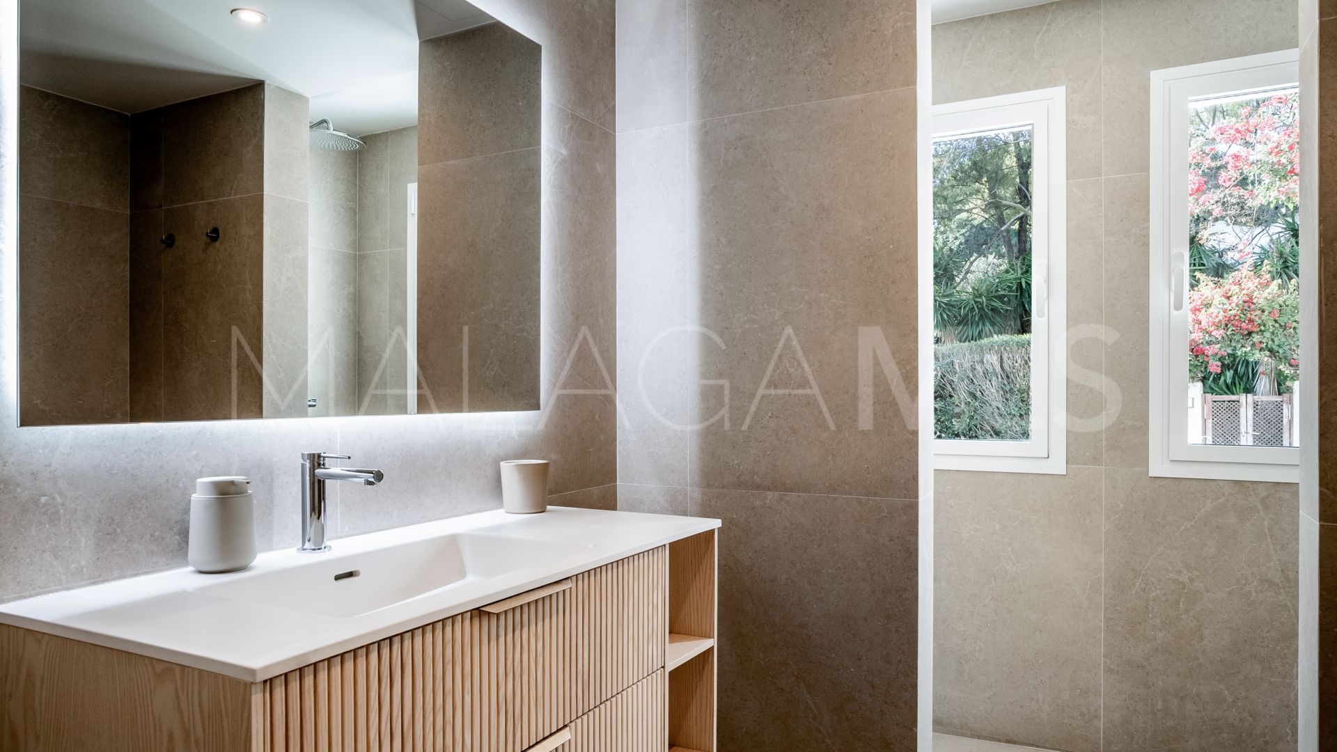 Apartamento planta baja for sale with 4 bedrooms in Golden Mile