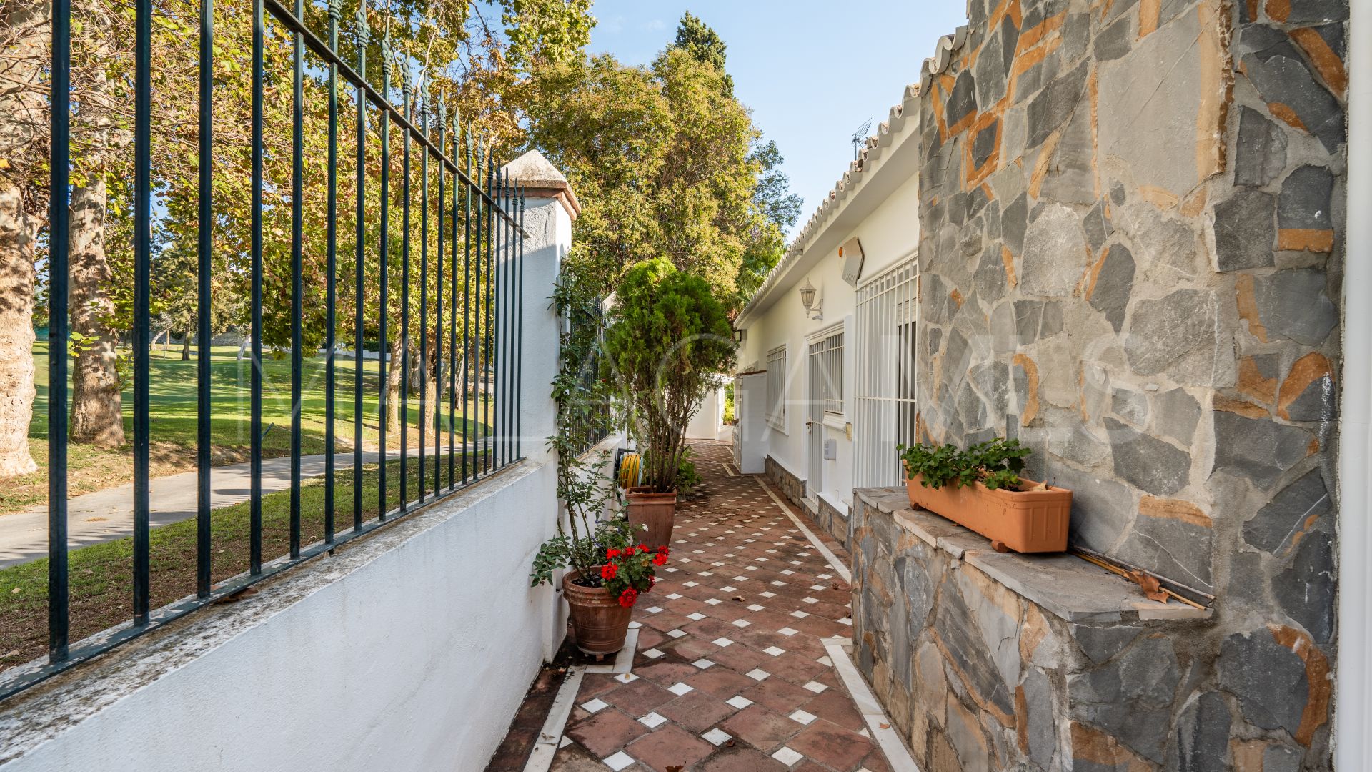 Villa for sale in Guadalmina Alta